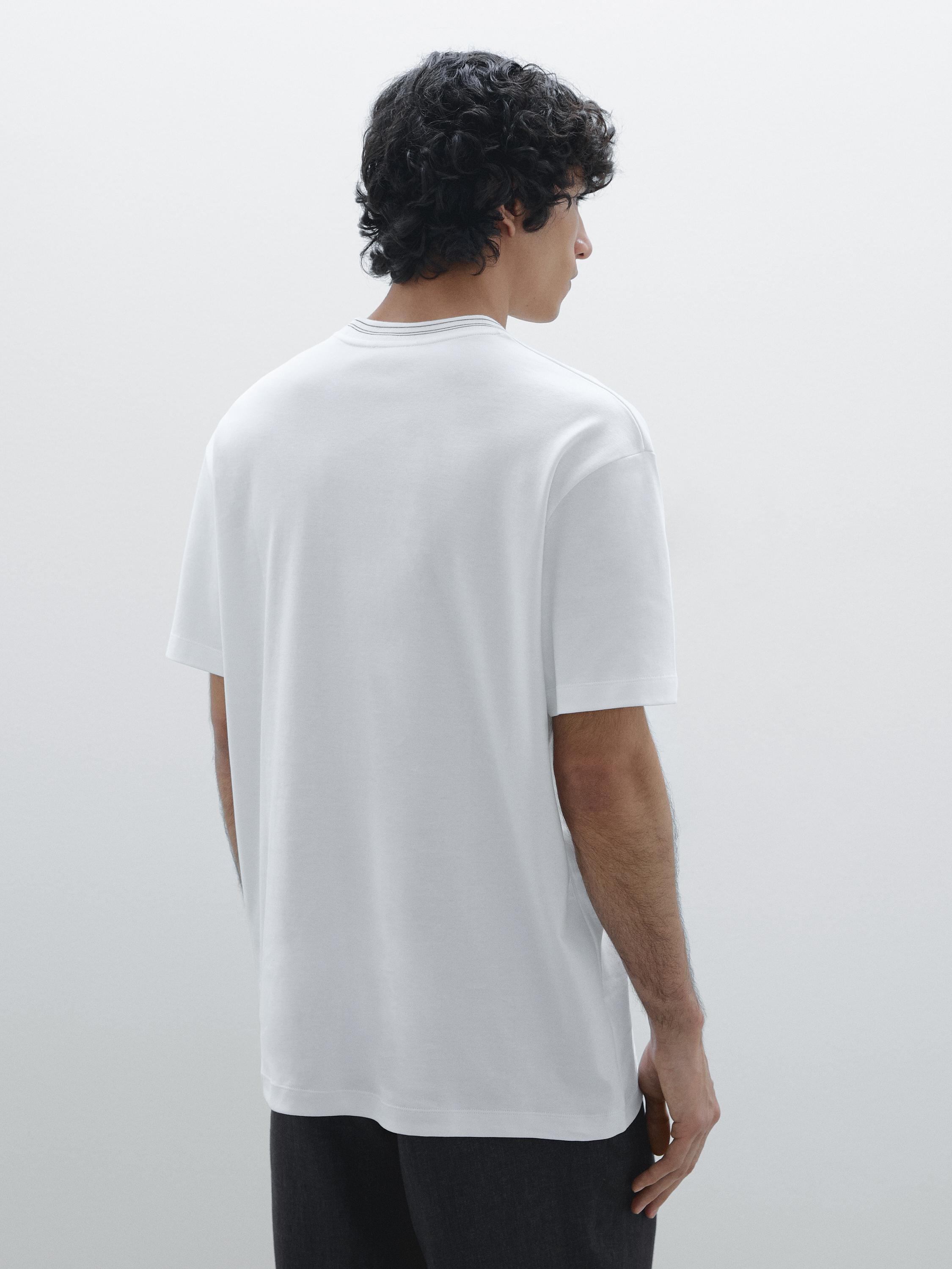 100% cotton T-shirt with neckline detail