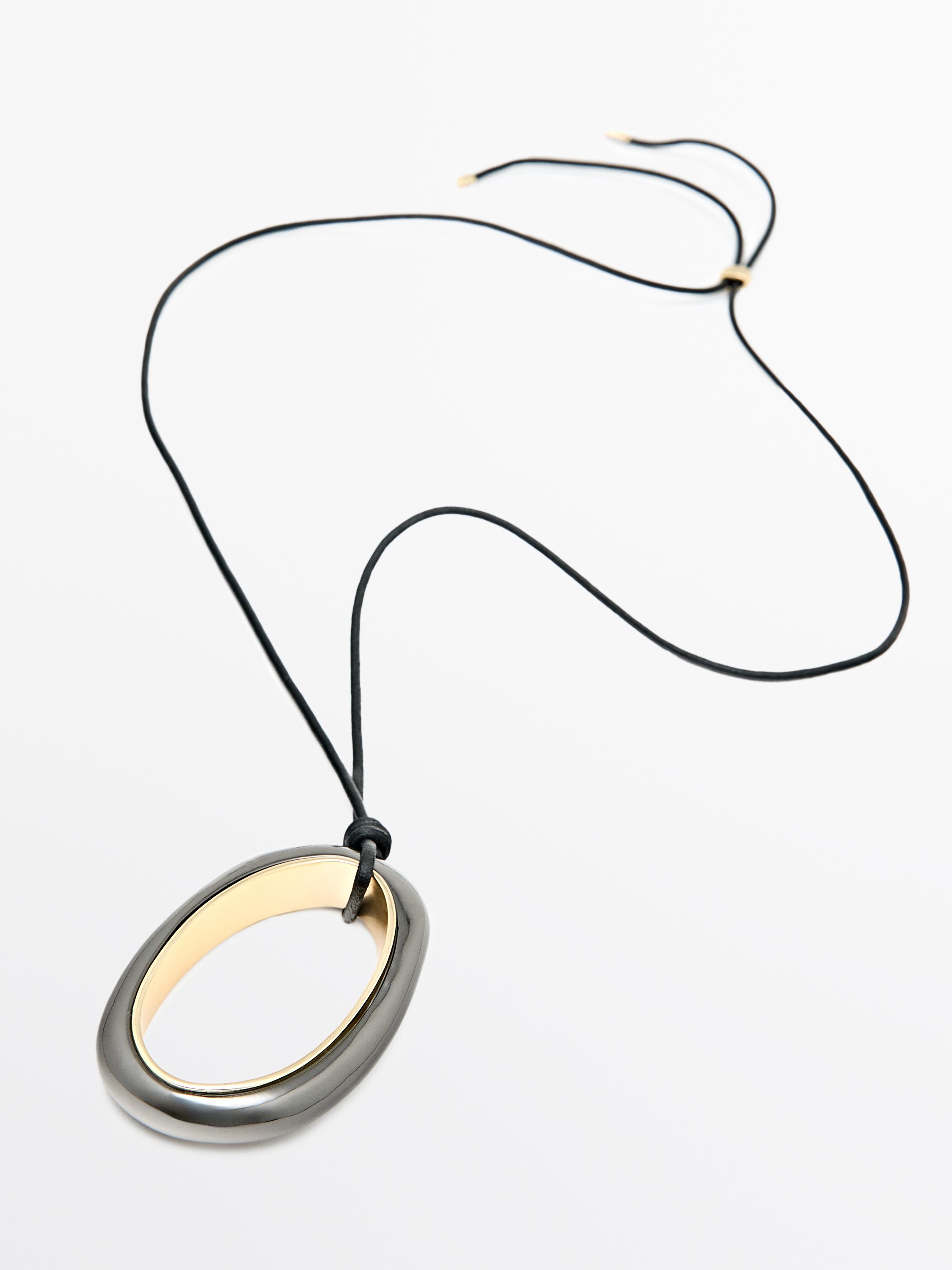 Collier pendentif pièce ovale