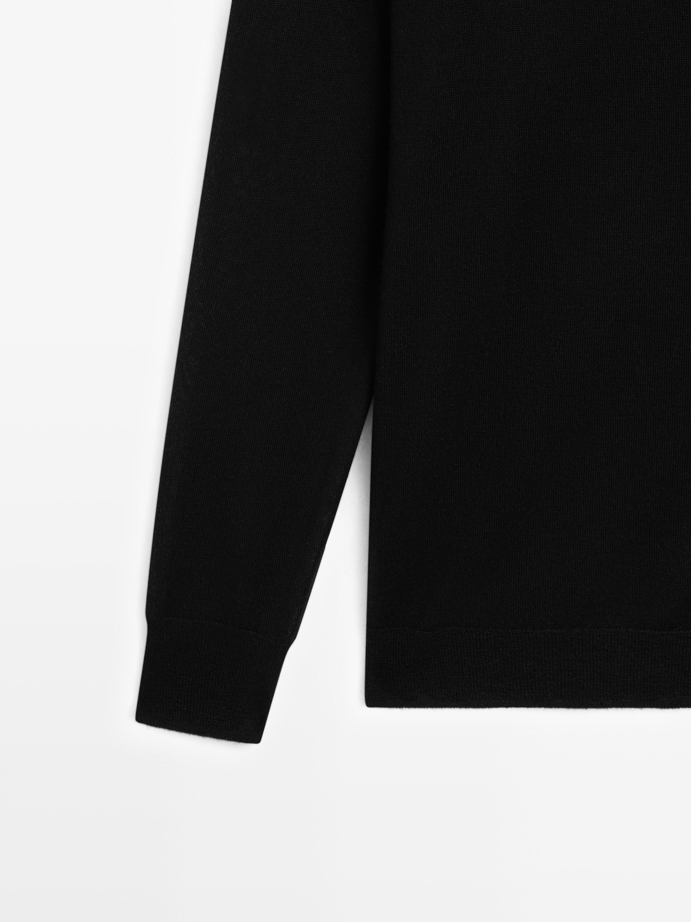 100% wool V-neck knit sweater — BLACK
