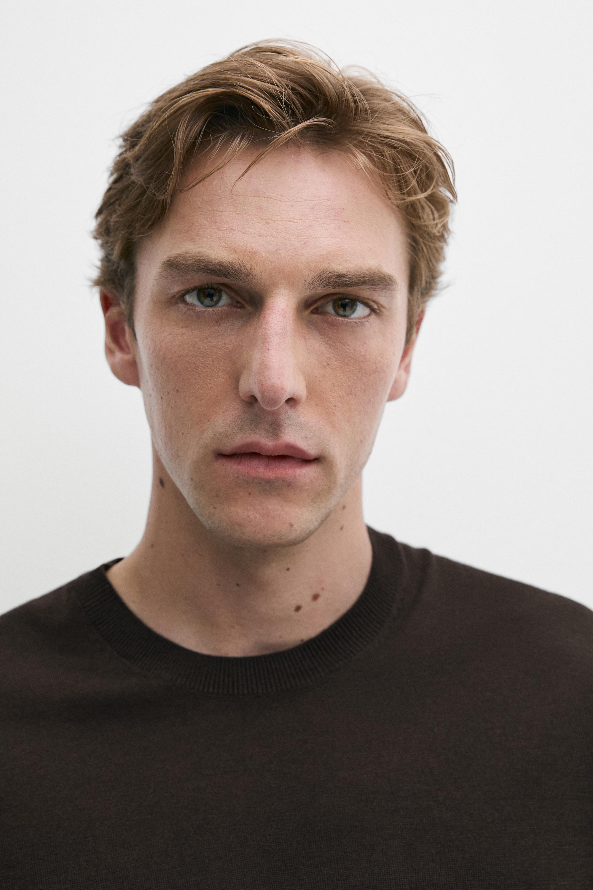 100% merino wool knit round neck sweater — BROWN