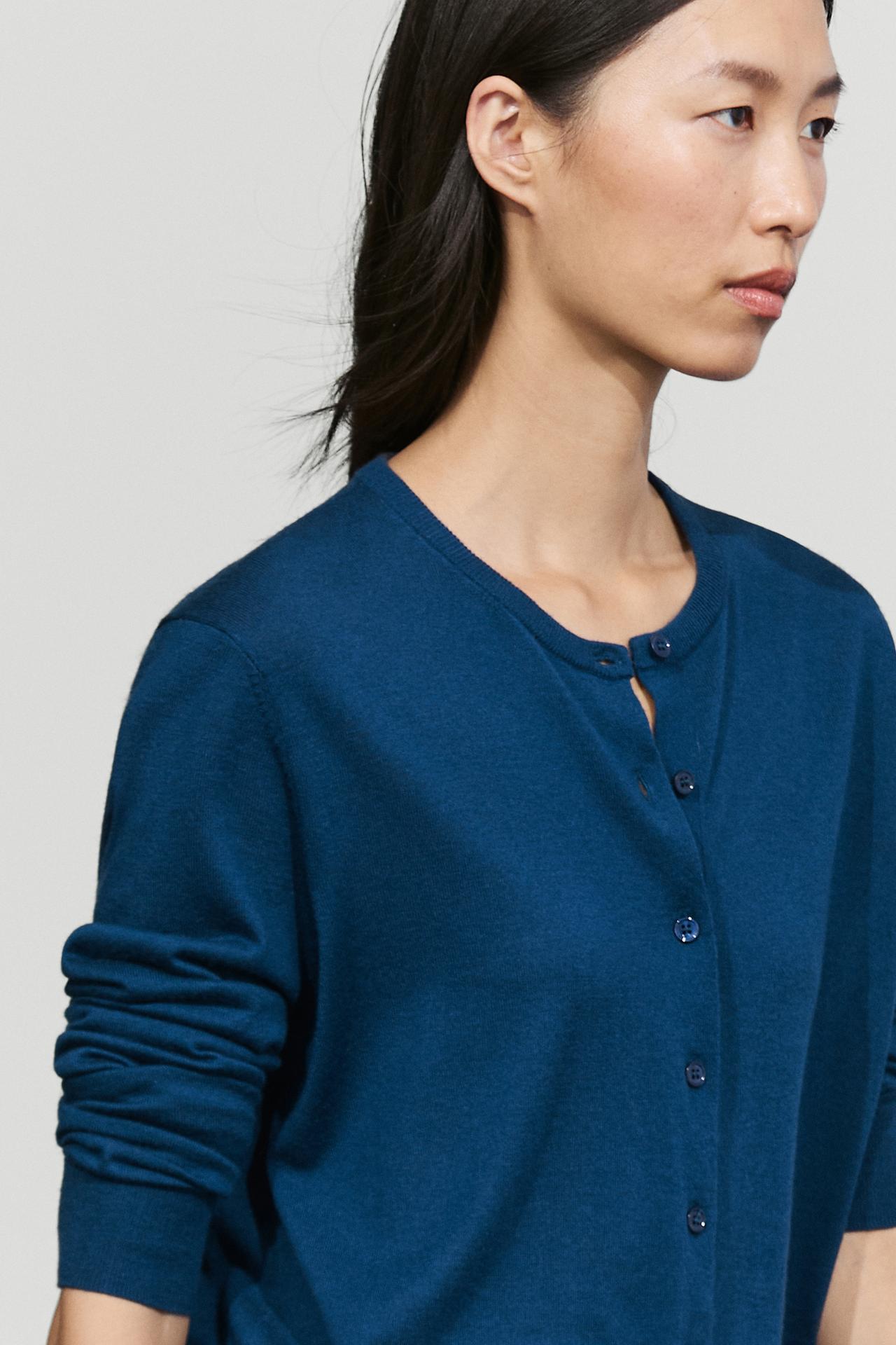 Fine-knit round neck cardigan — DEEP BLUE