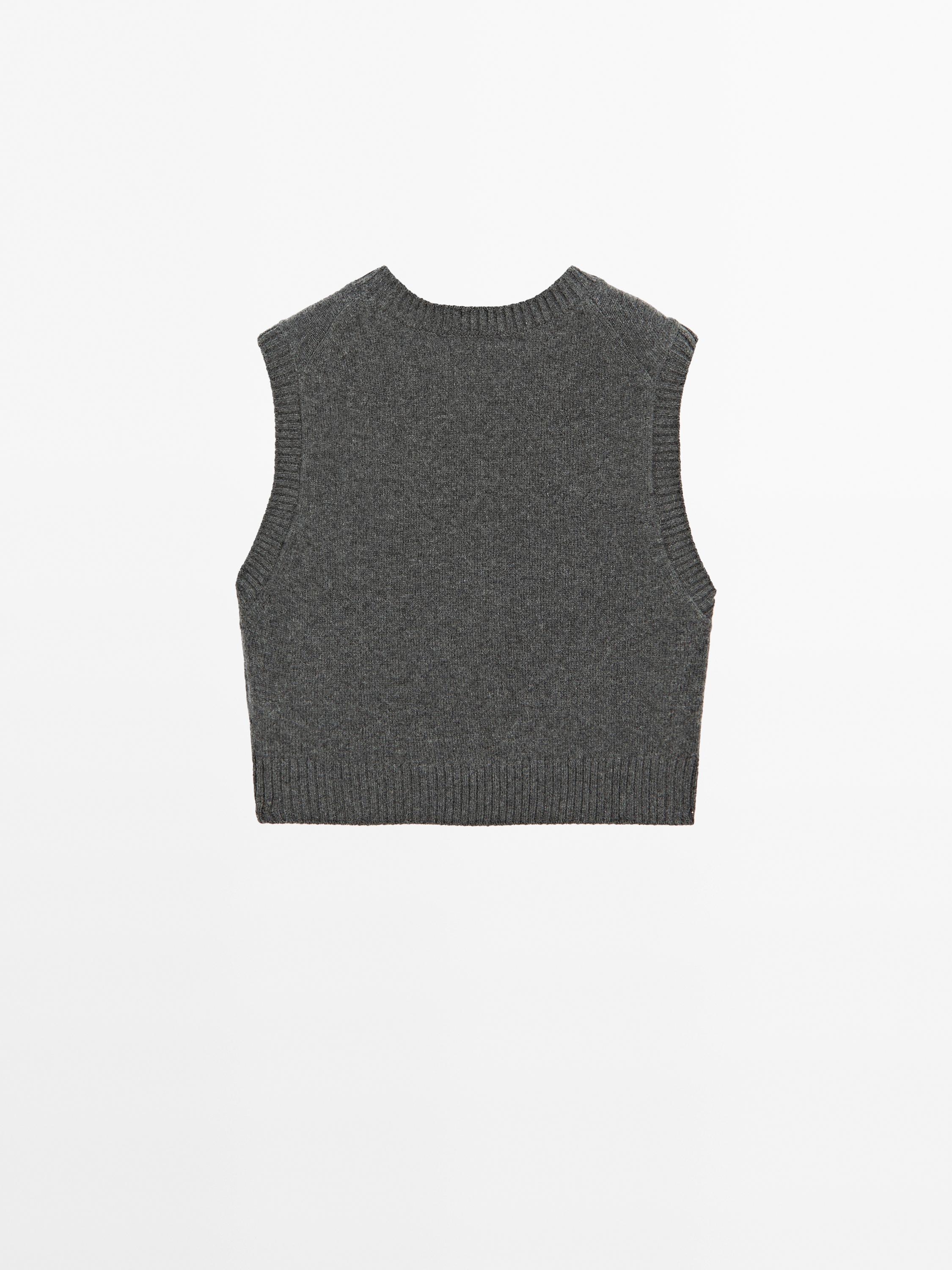 100% cashmere V-neck vest