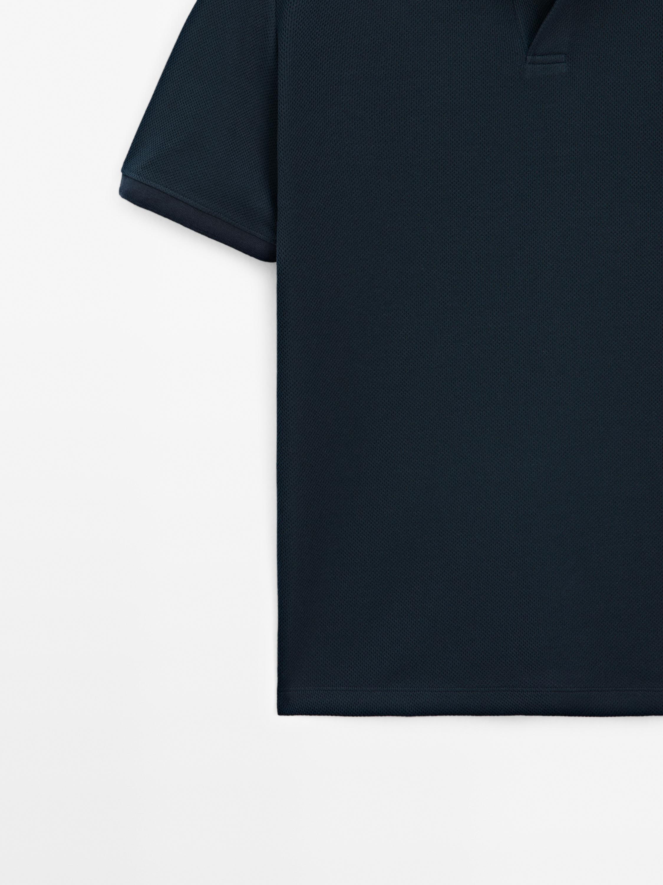 Short sleeve micro-textured polo shirt
