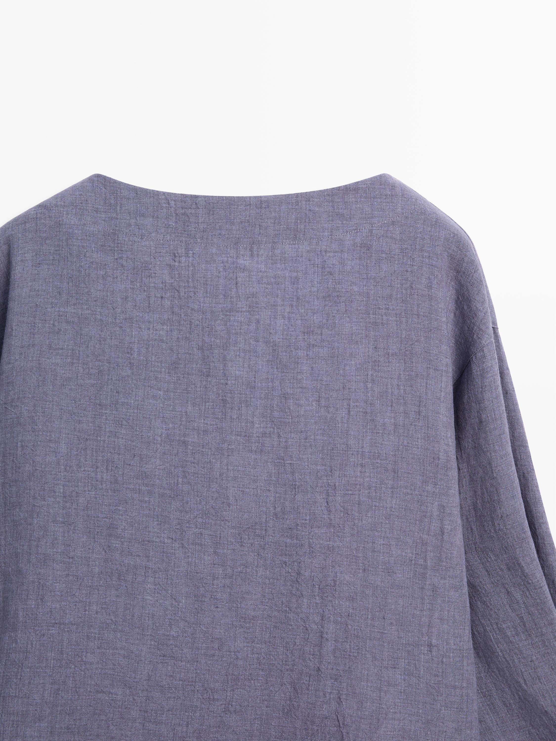 Blusa escote pico detalle manga