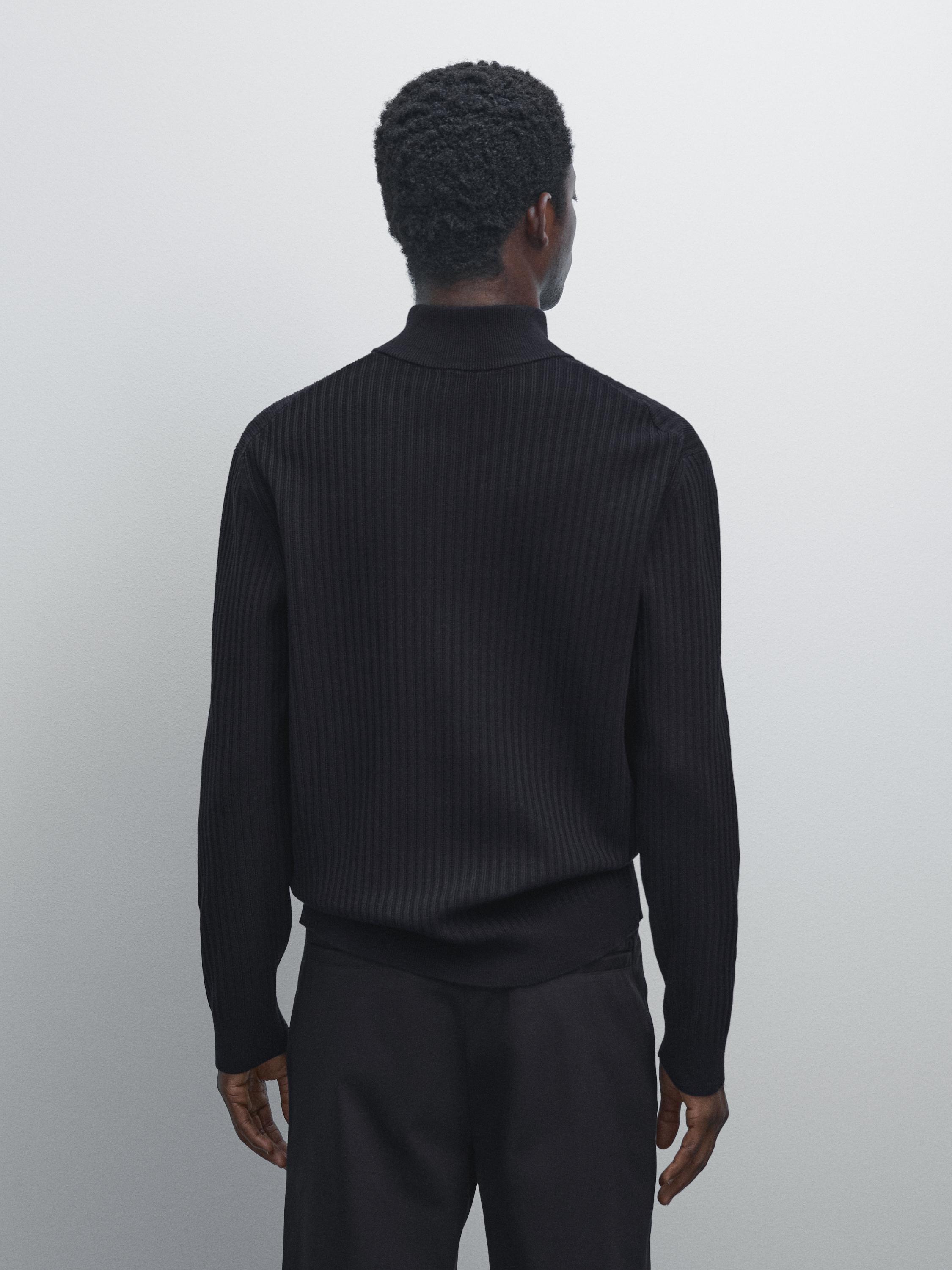 Свитер с воротником-стойкой