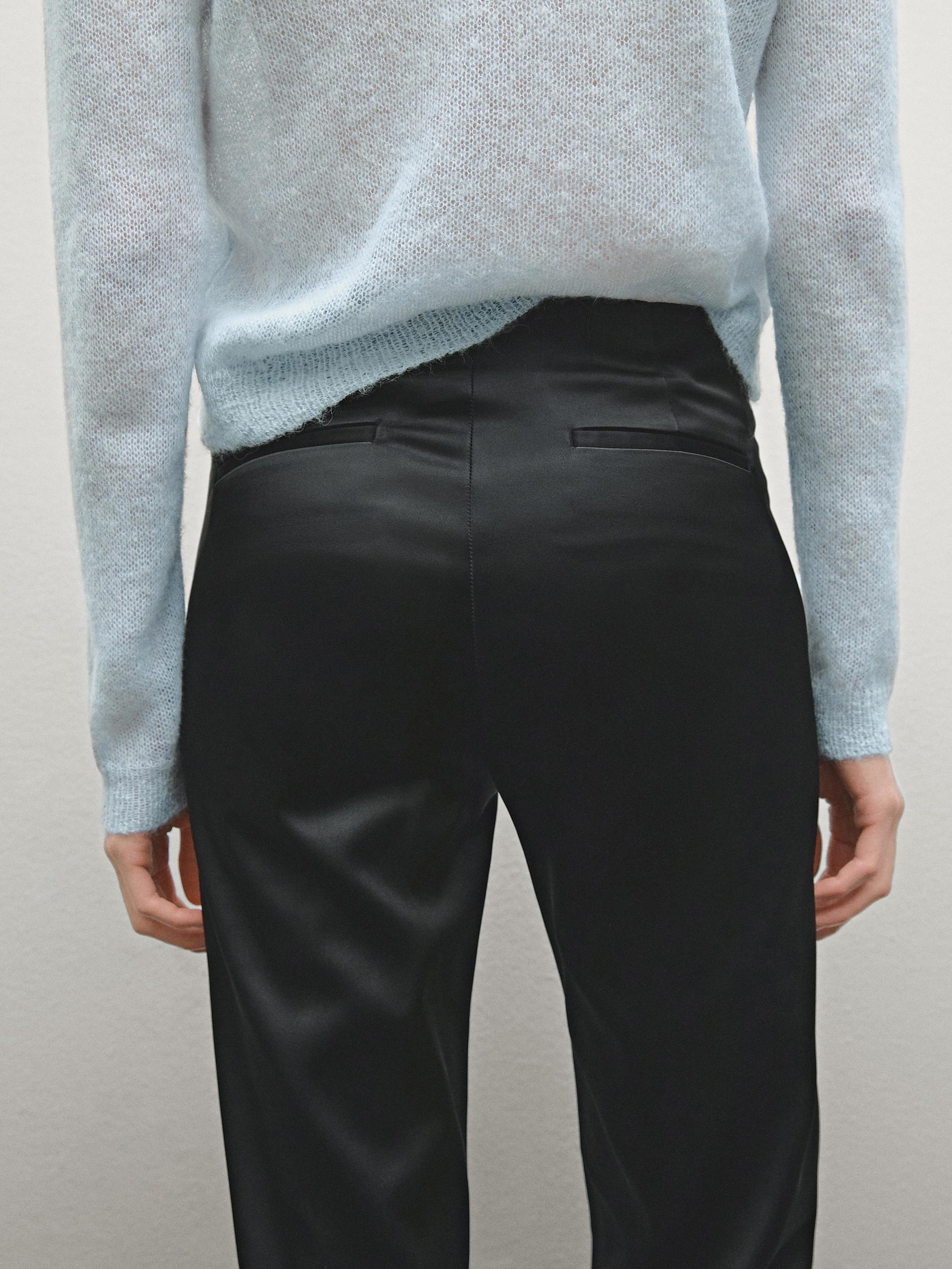 Pantalón flare satinado aberturas