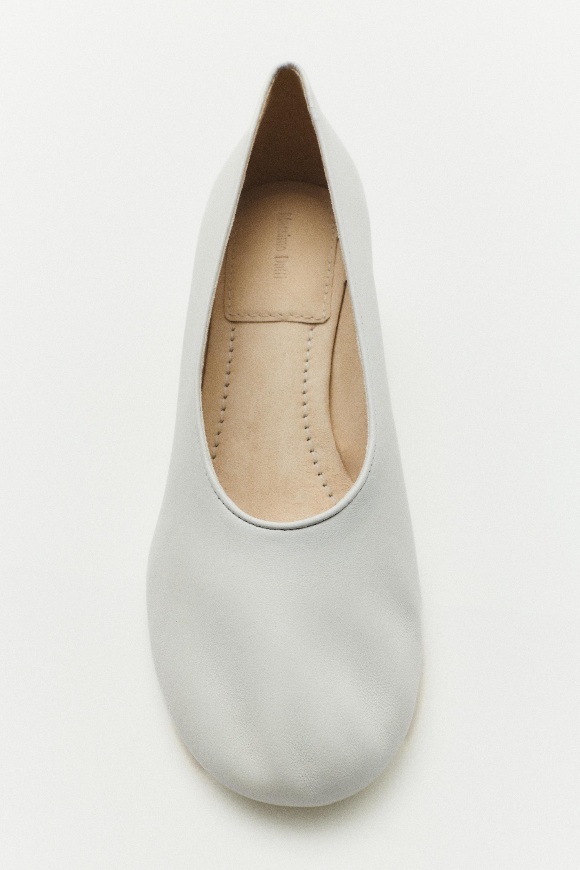 Soft leather heel shoe — WHITE