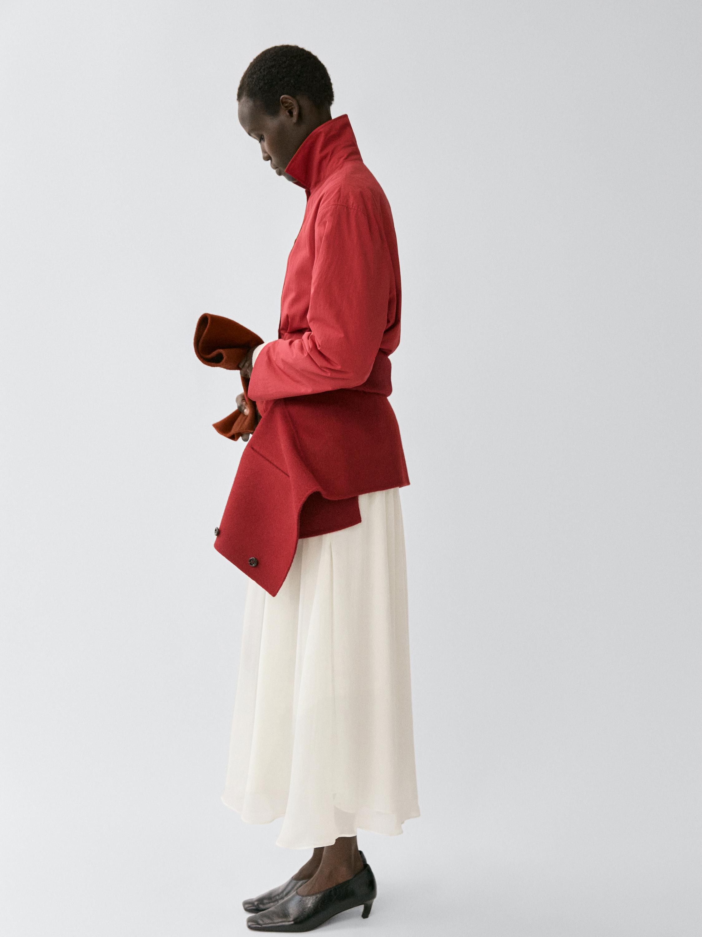 Jaket pendek berlapis dengan saku