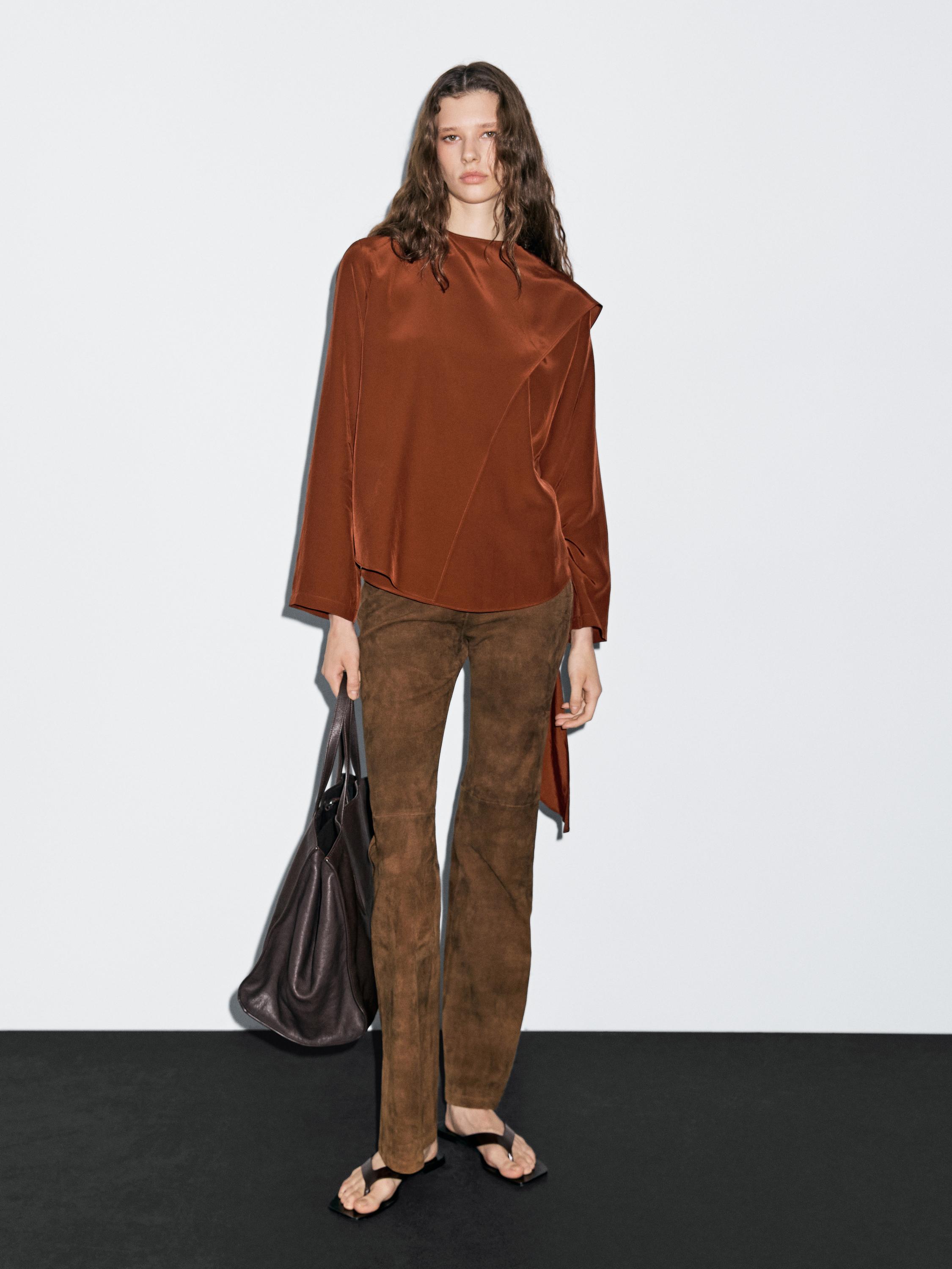 Flowing blouse with tied neck