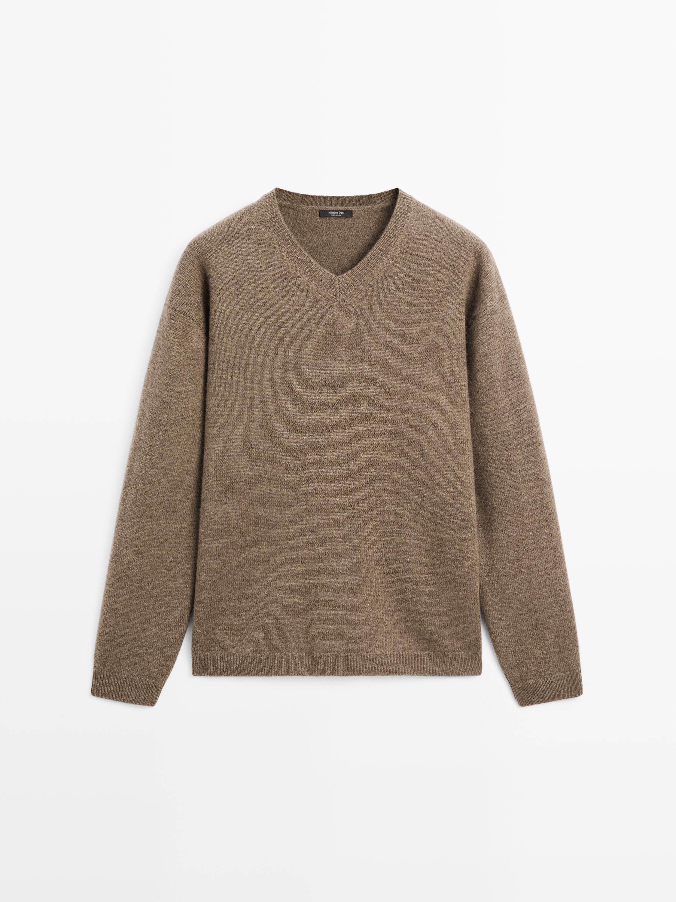 Oversize V-neck knit sweater