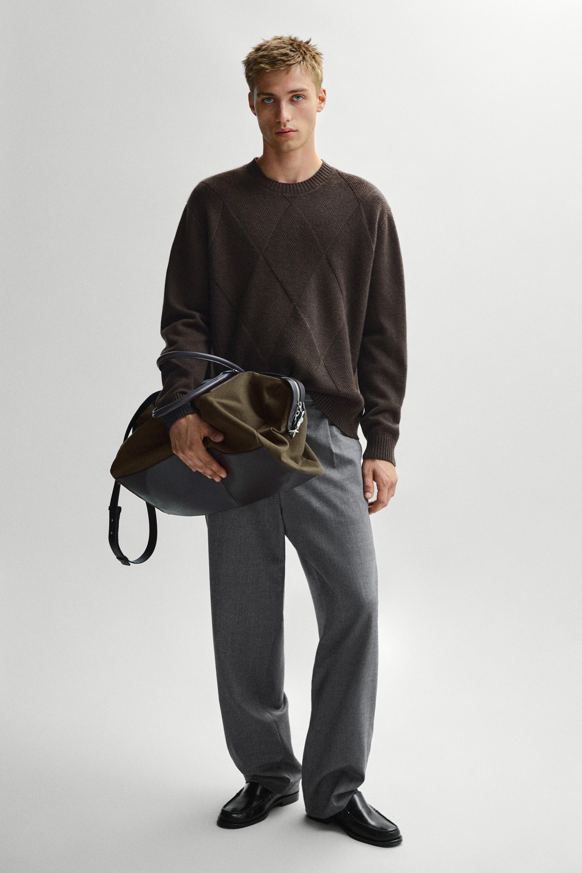 Cashmere wool blend knit sweater with crew neck