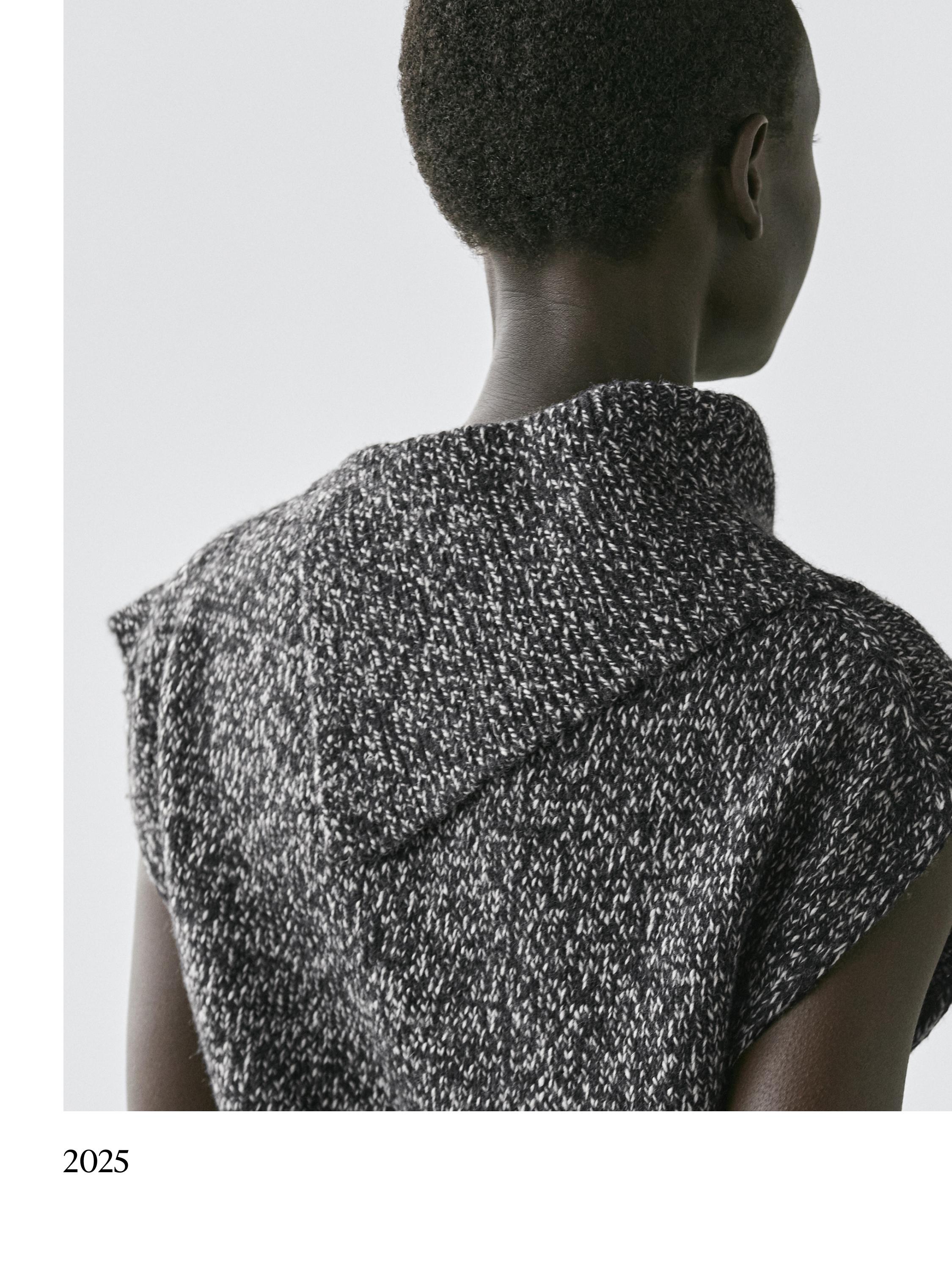 Mouliné knit vest with collar detail — BLACK