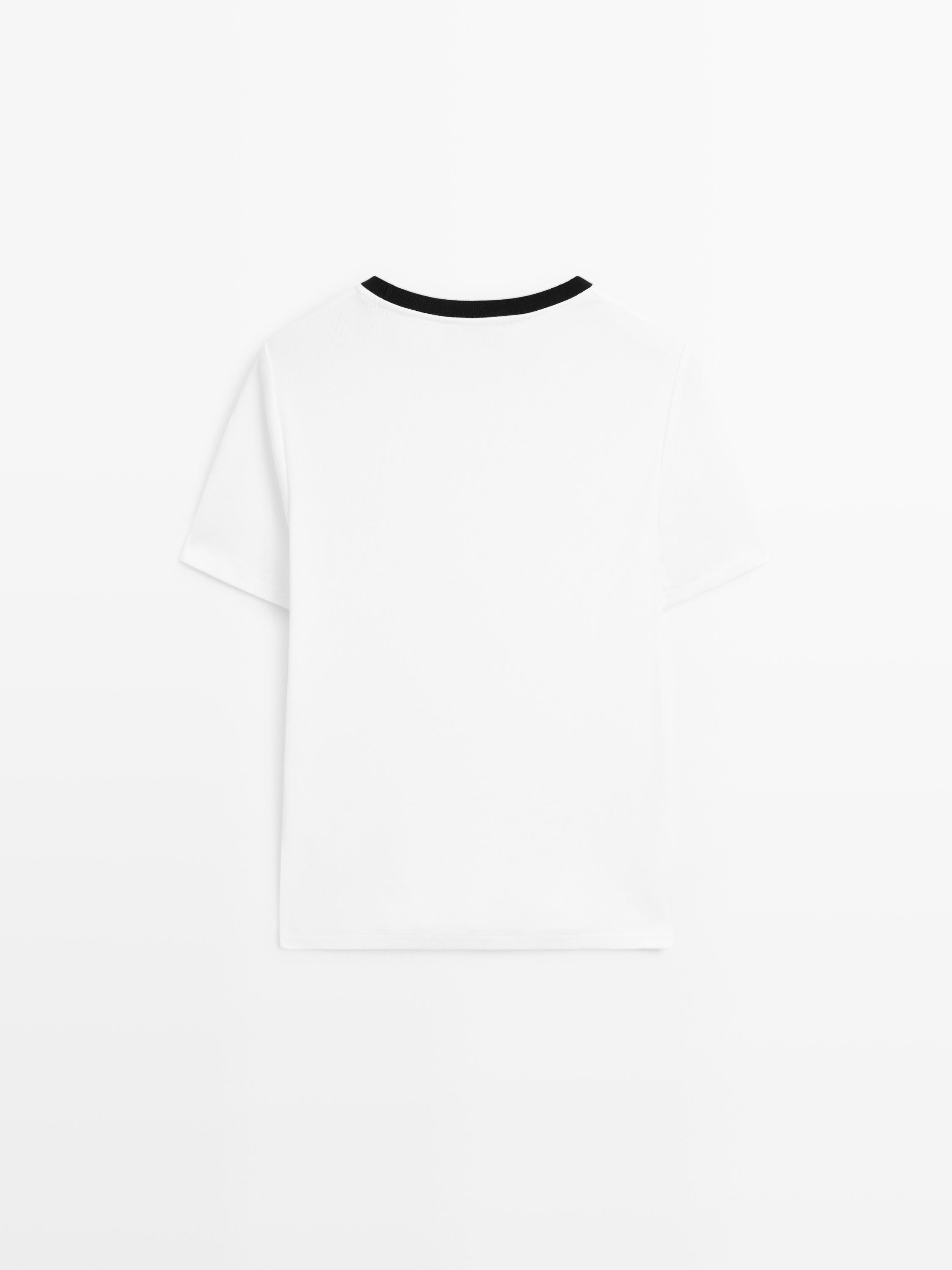 Camiseta manga corta detalle bolsillos