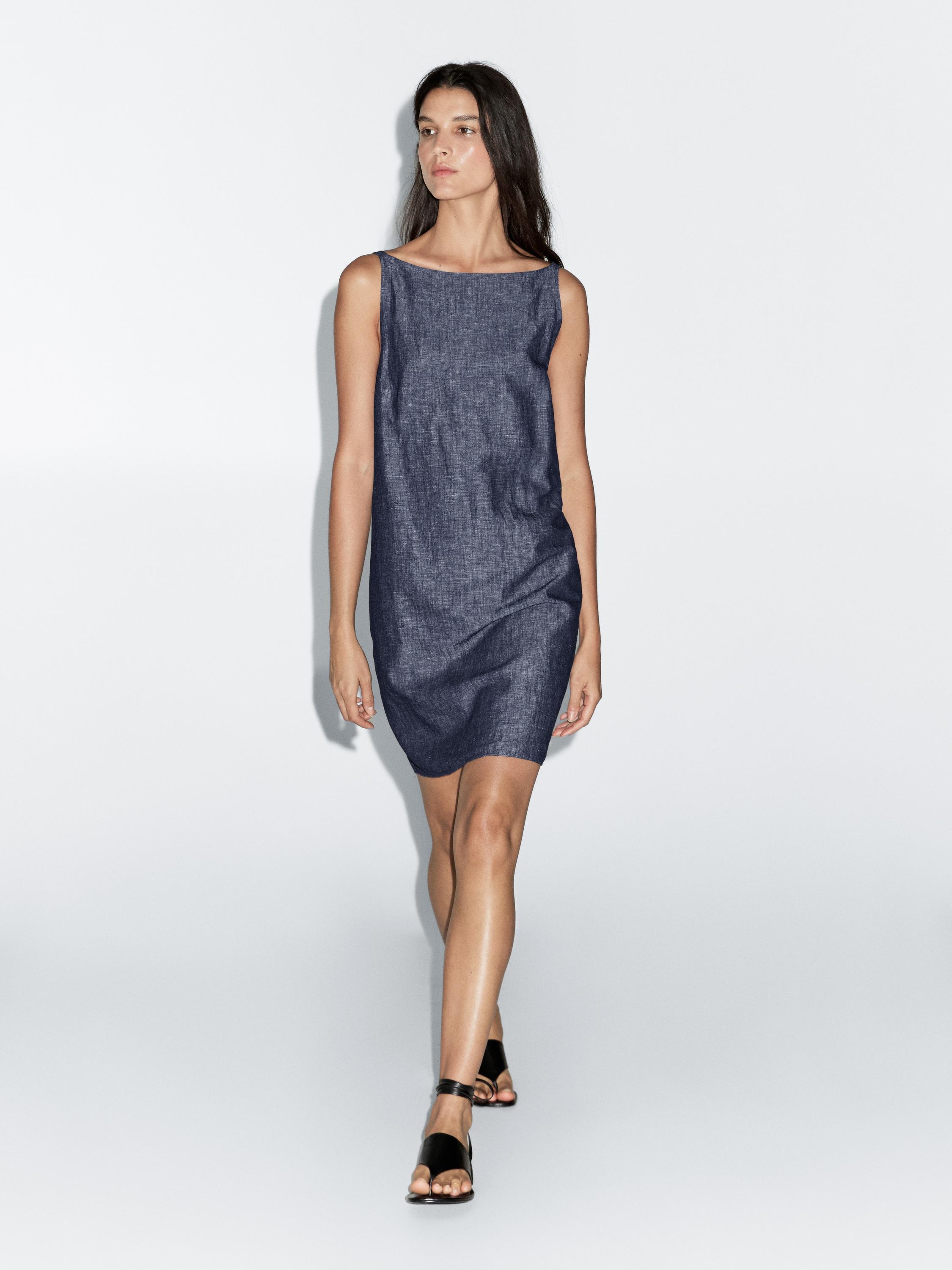 Gaun pendek dengan punggung potongan rendah