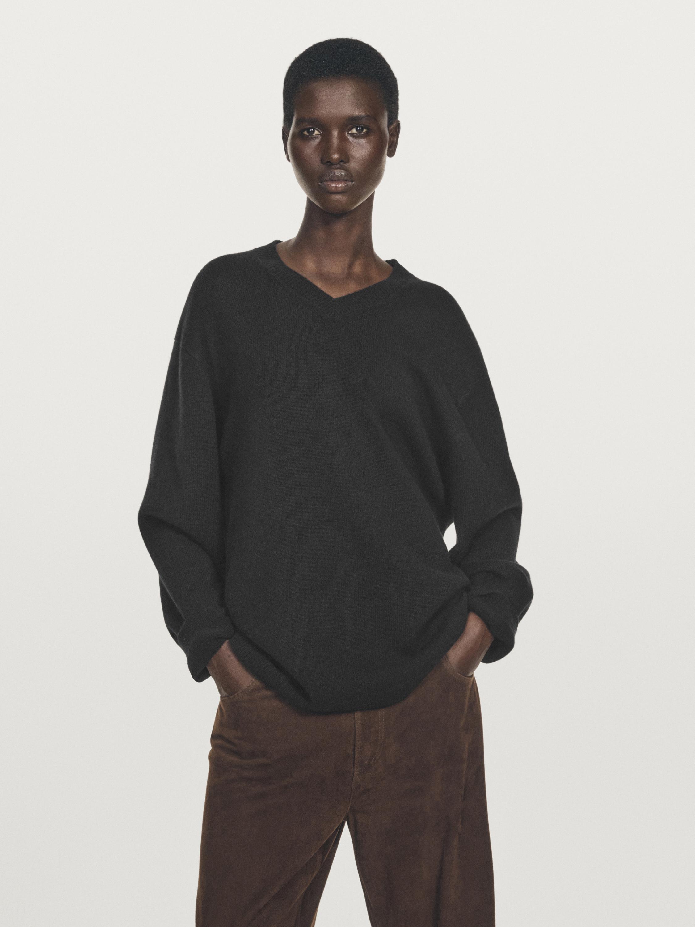 Svetr oversize z kašmíru s výstřihem do V