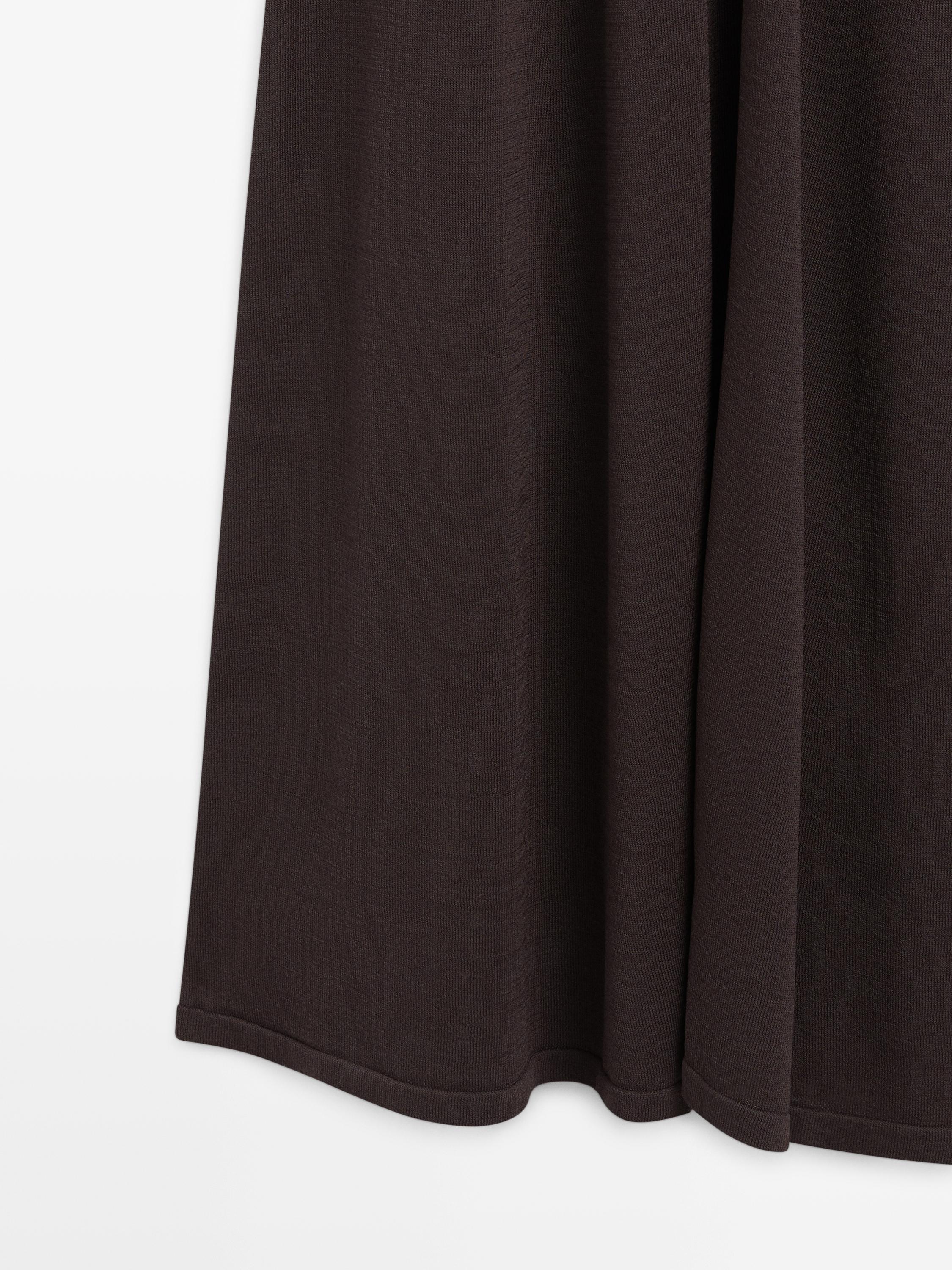 Flowing V-neck midi dress — BROWN