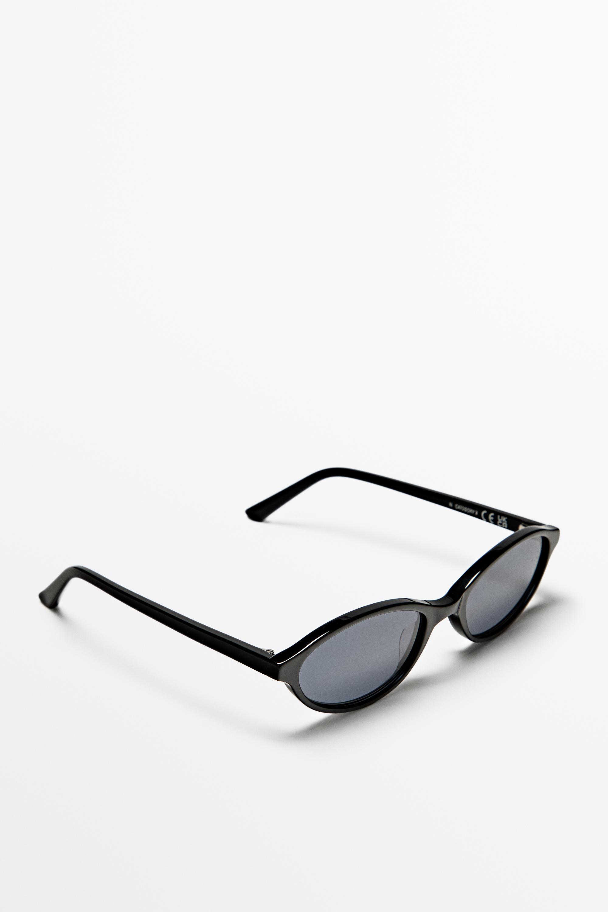 Lunettes de soleil allongées