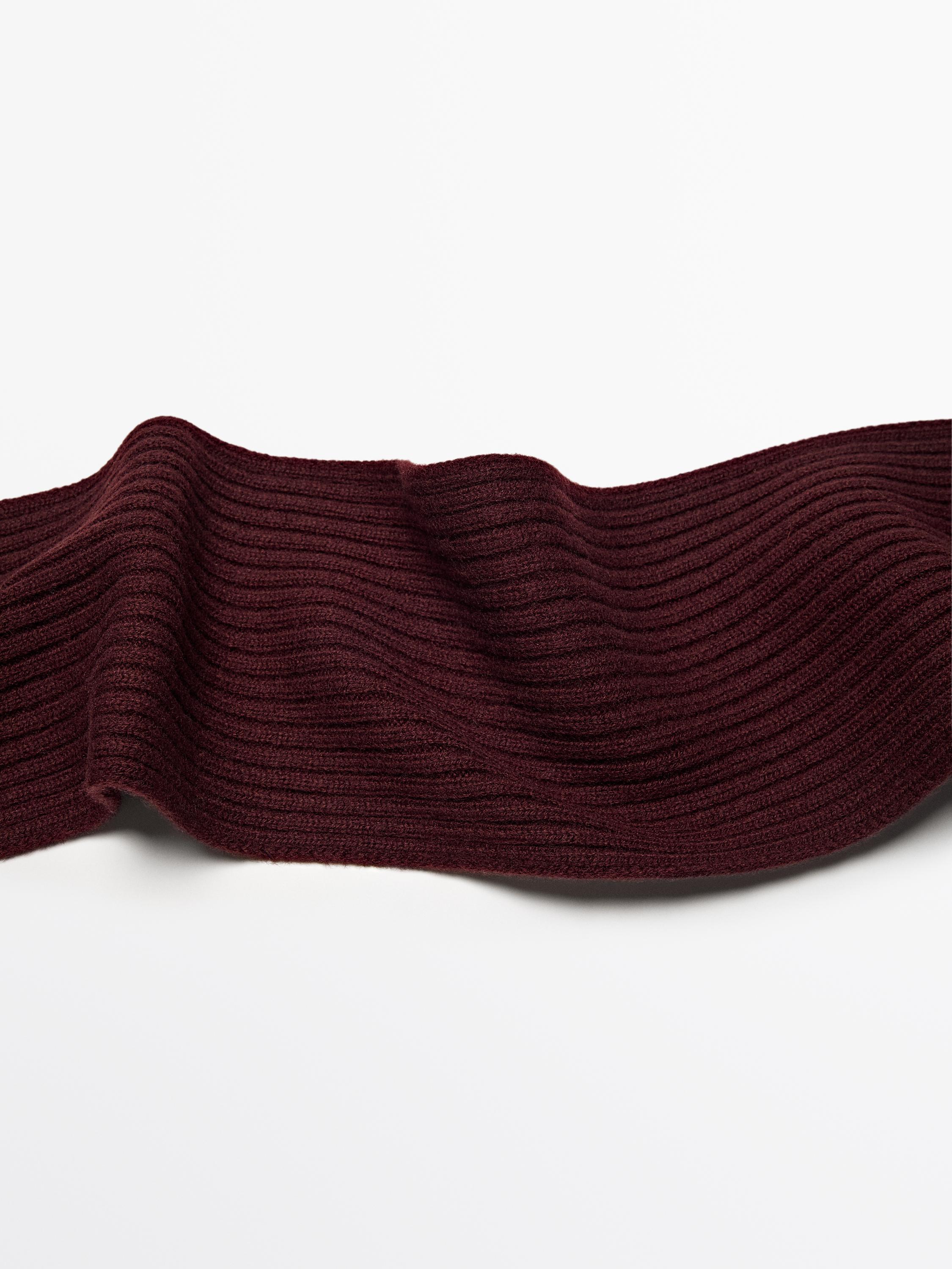 Fine ribbed fabric scarf