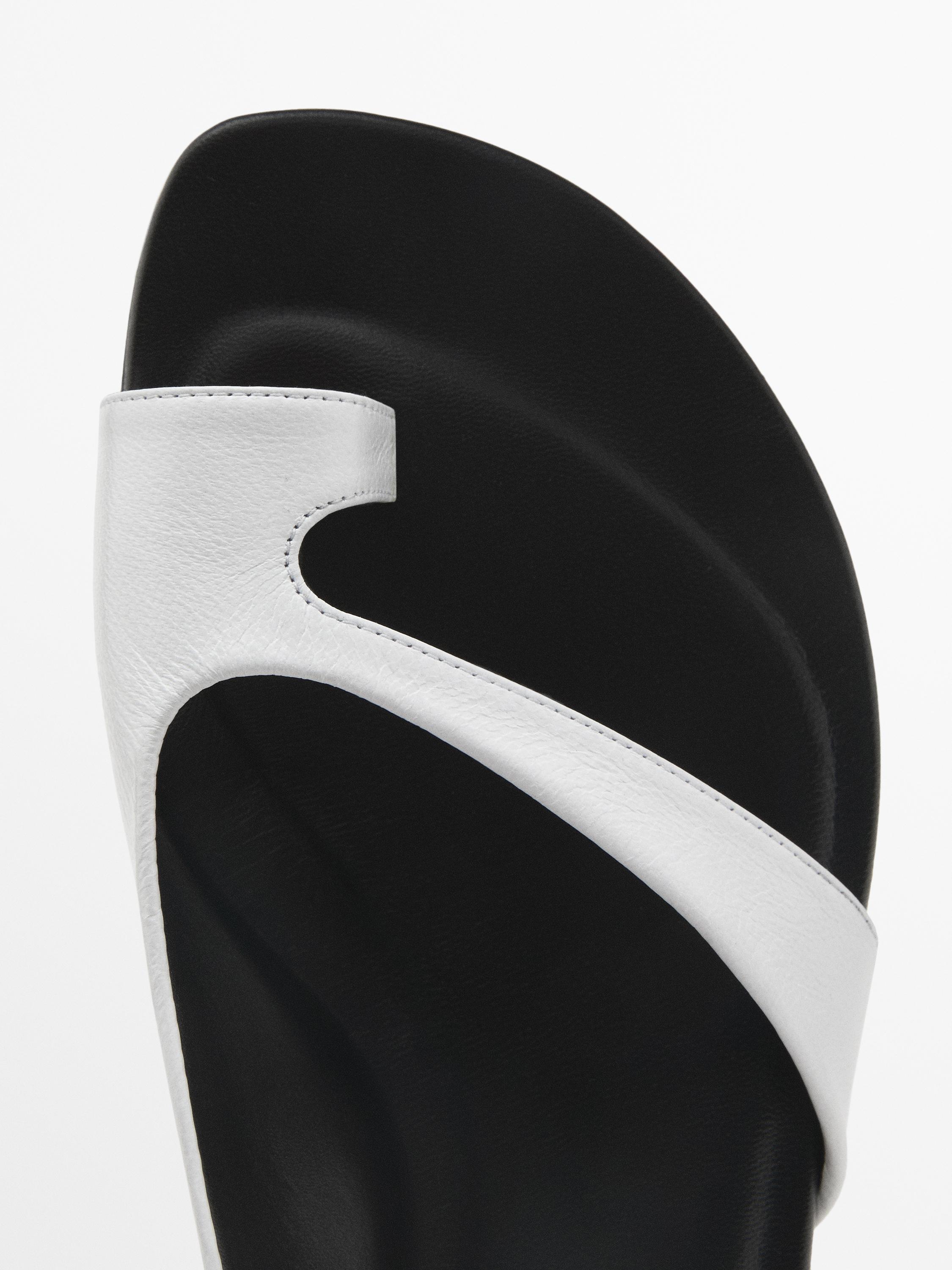 Flat toe divider sandals - STUDIO