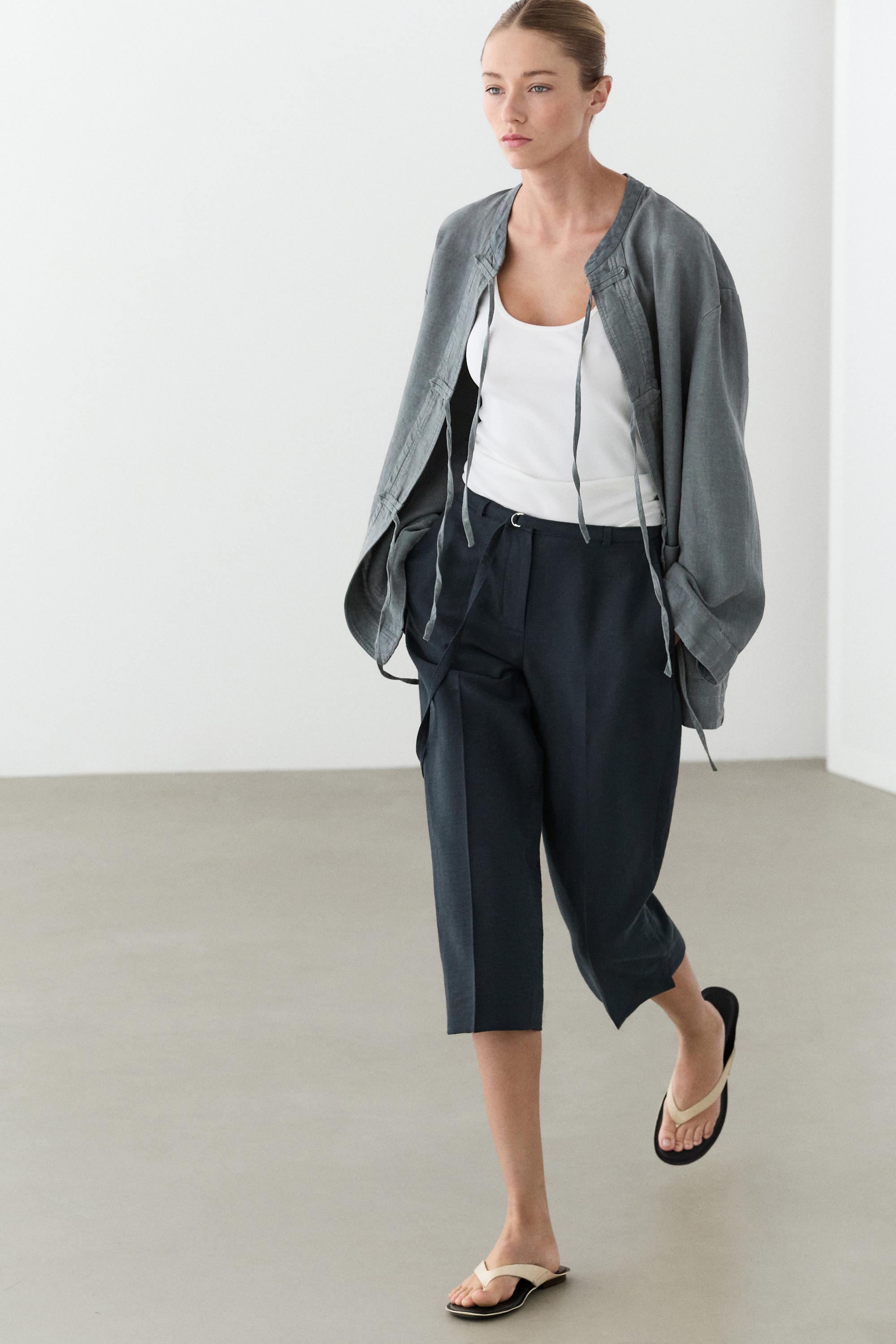 Flowing cotton and linen blend Bermuda shorts with belt — NAVY BLUE