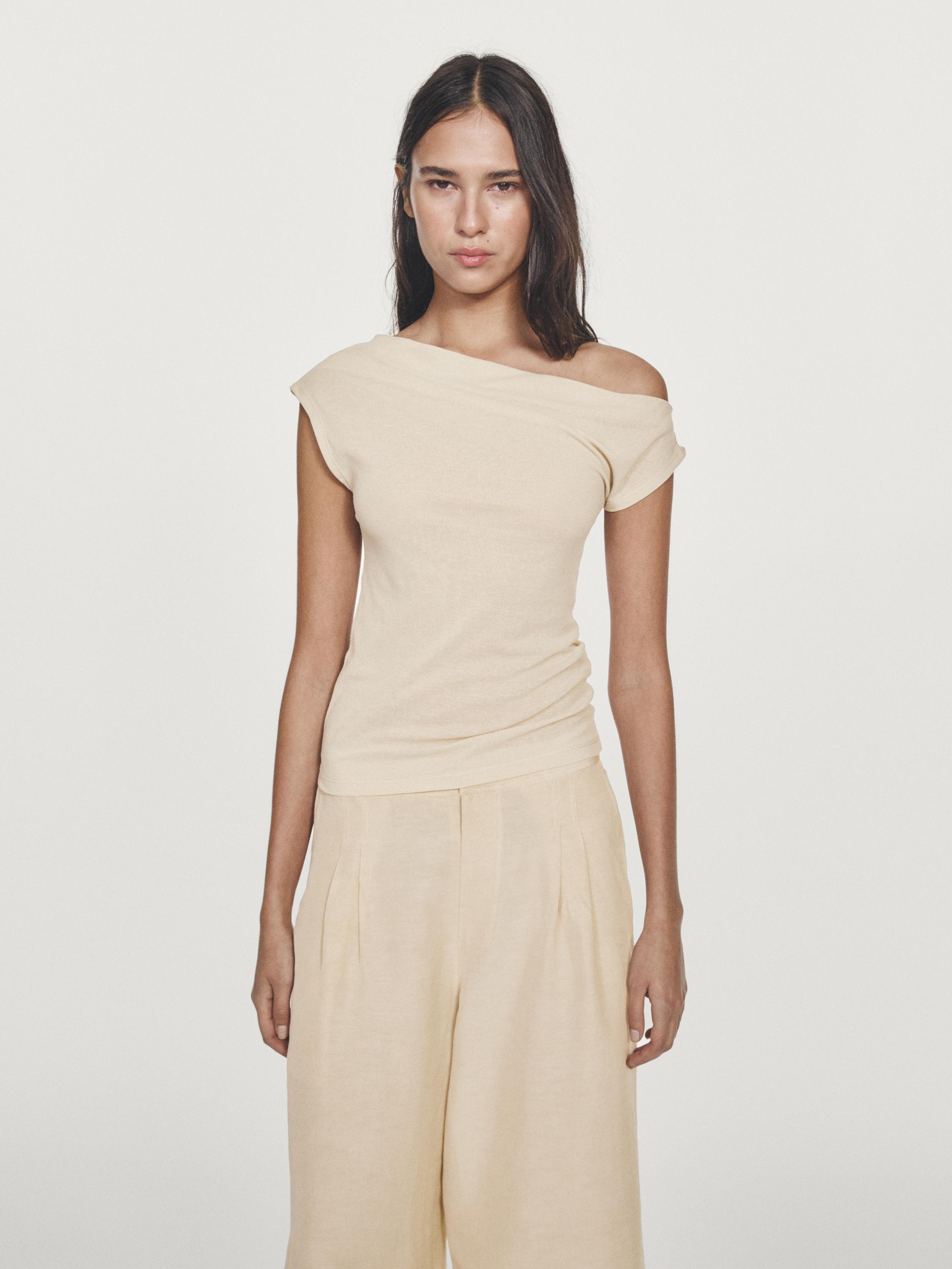 Sleeveless asymmetric top