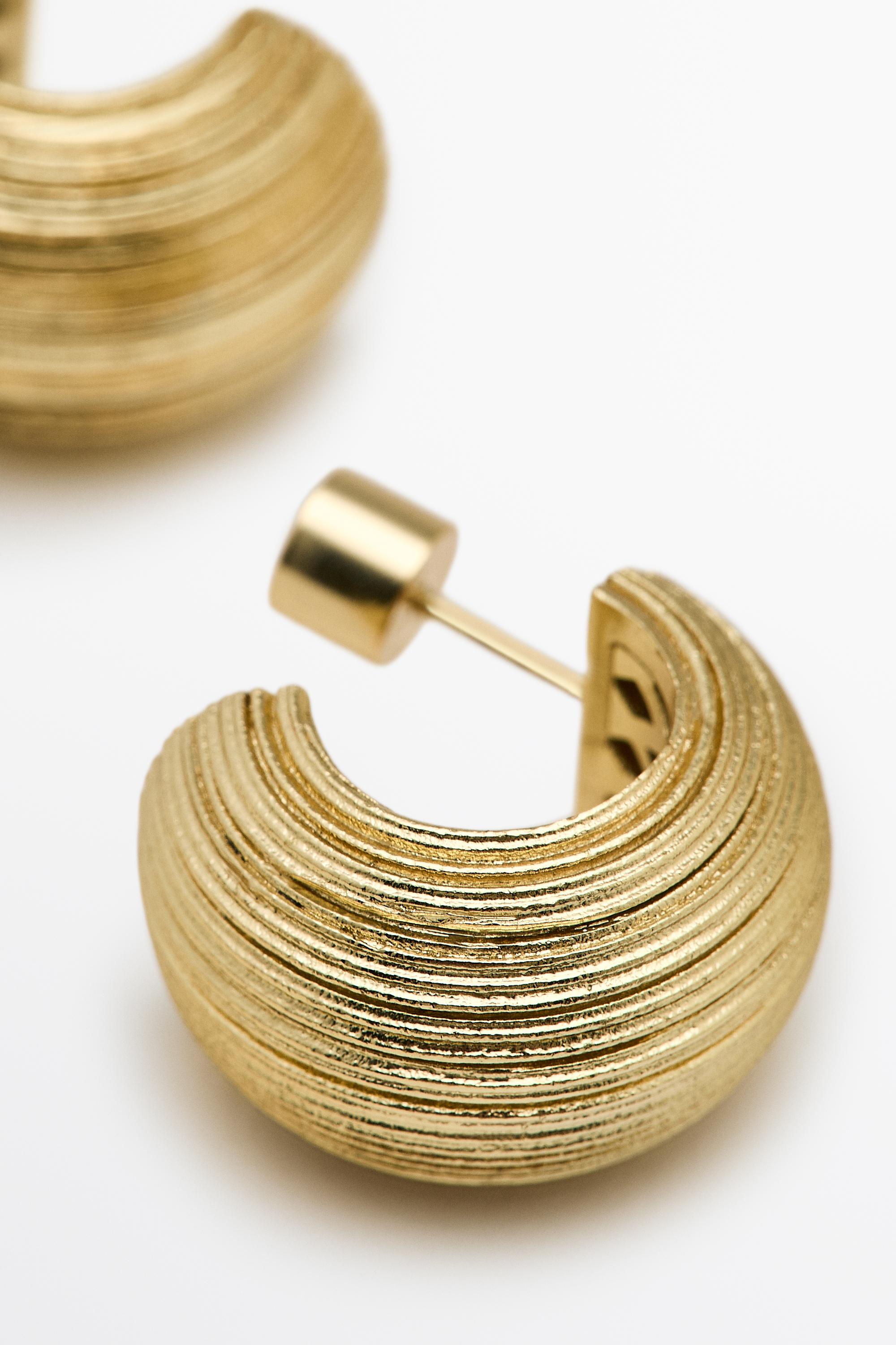 Raised design hoop earrings — GOLDEN