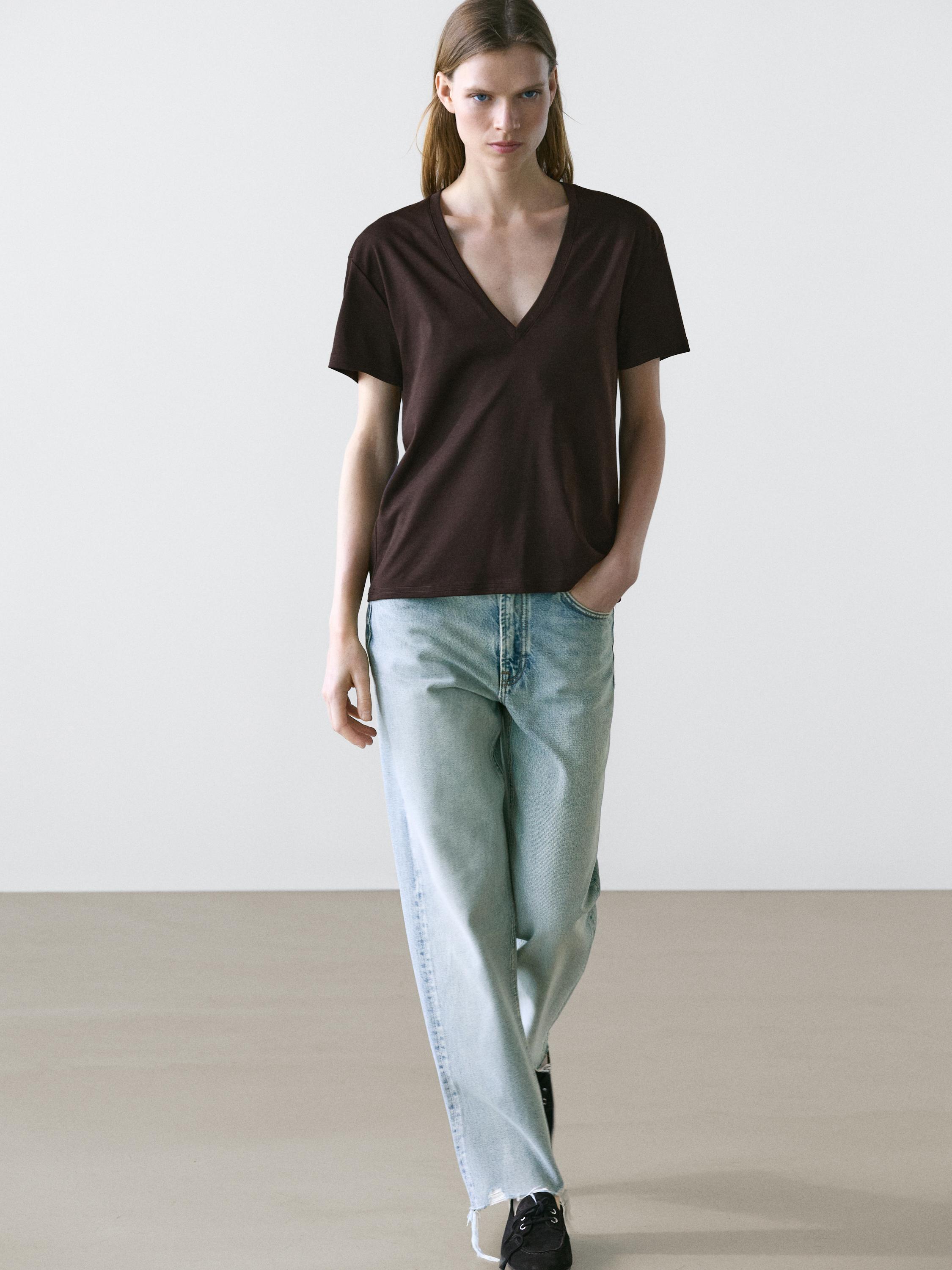 Flowing V-neck T-shirt