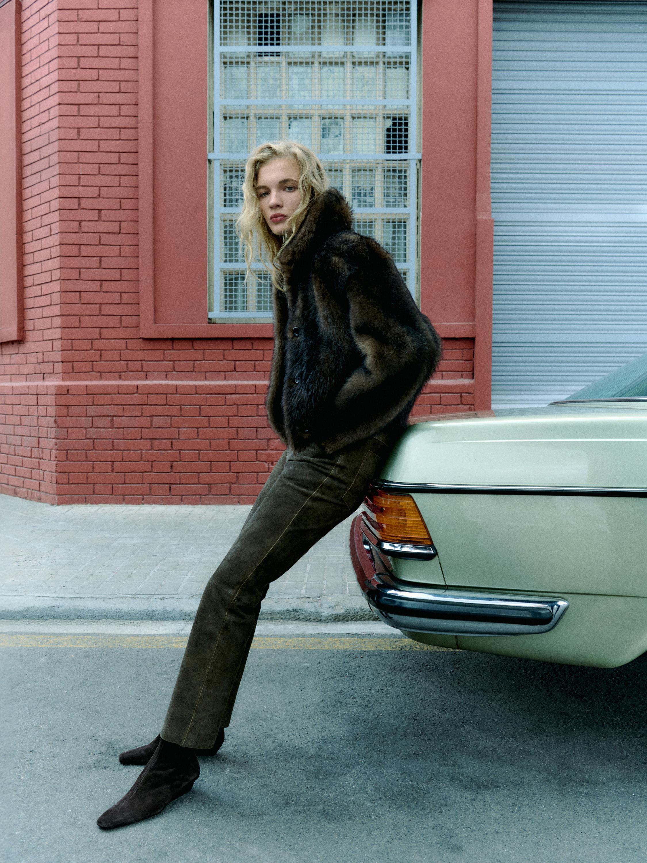Short leather coat with fur — BROWN