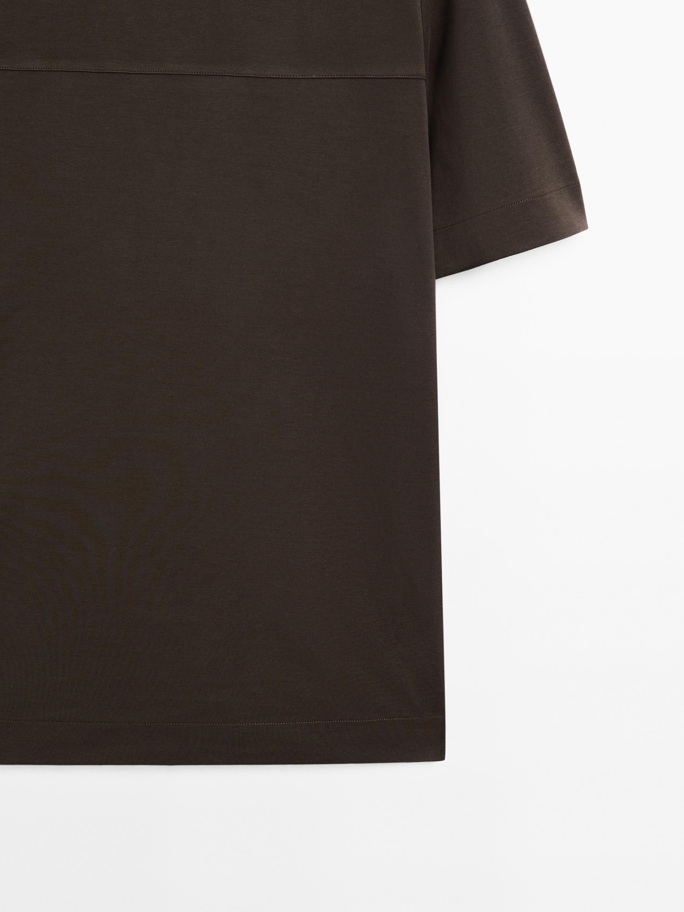 100% cotton T-shirt with seam detail