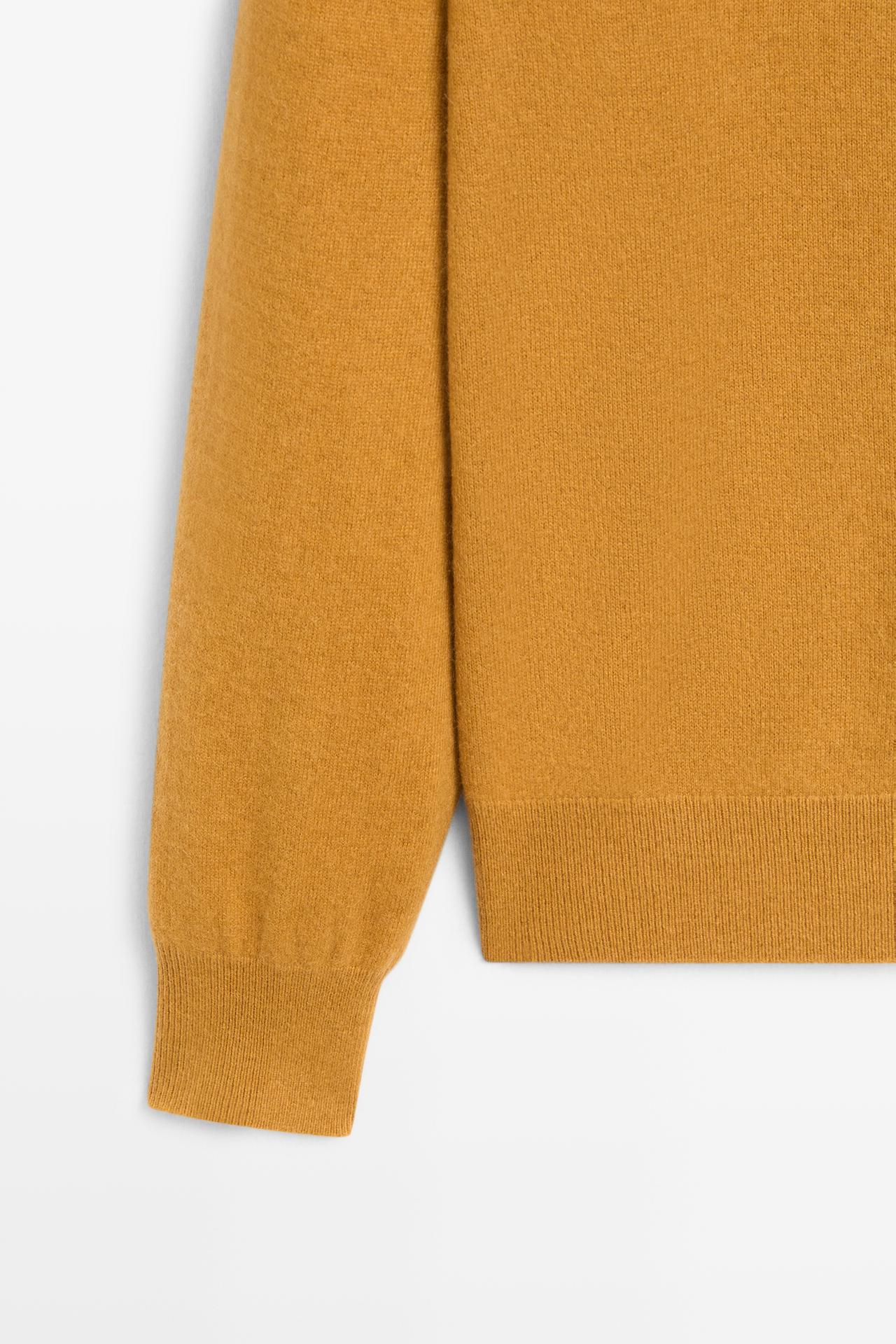 100% cashmere high neck knit sweater — OIL