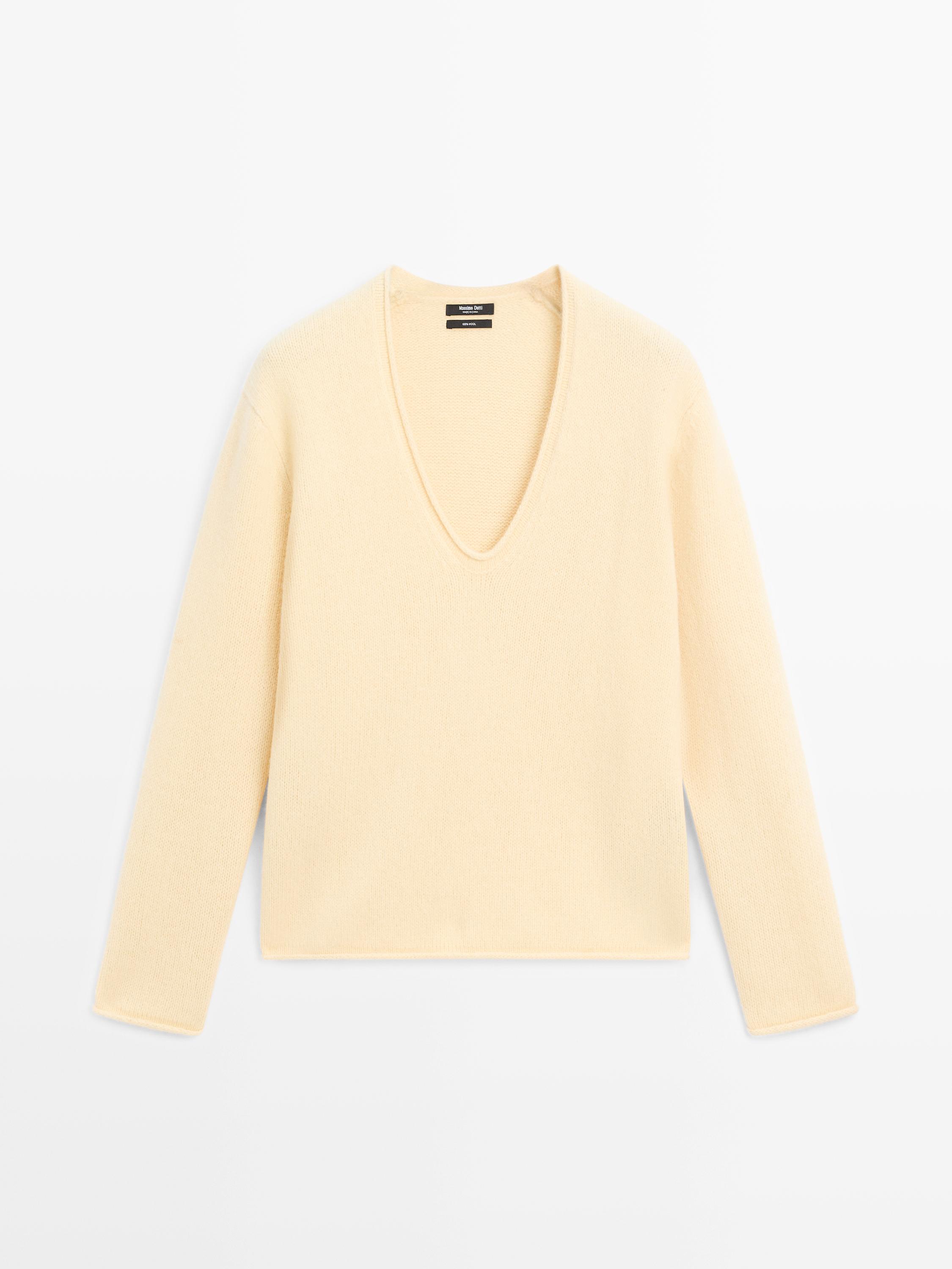100% wool V-neck knit sweater