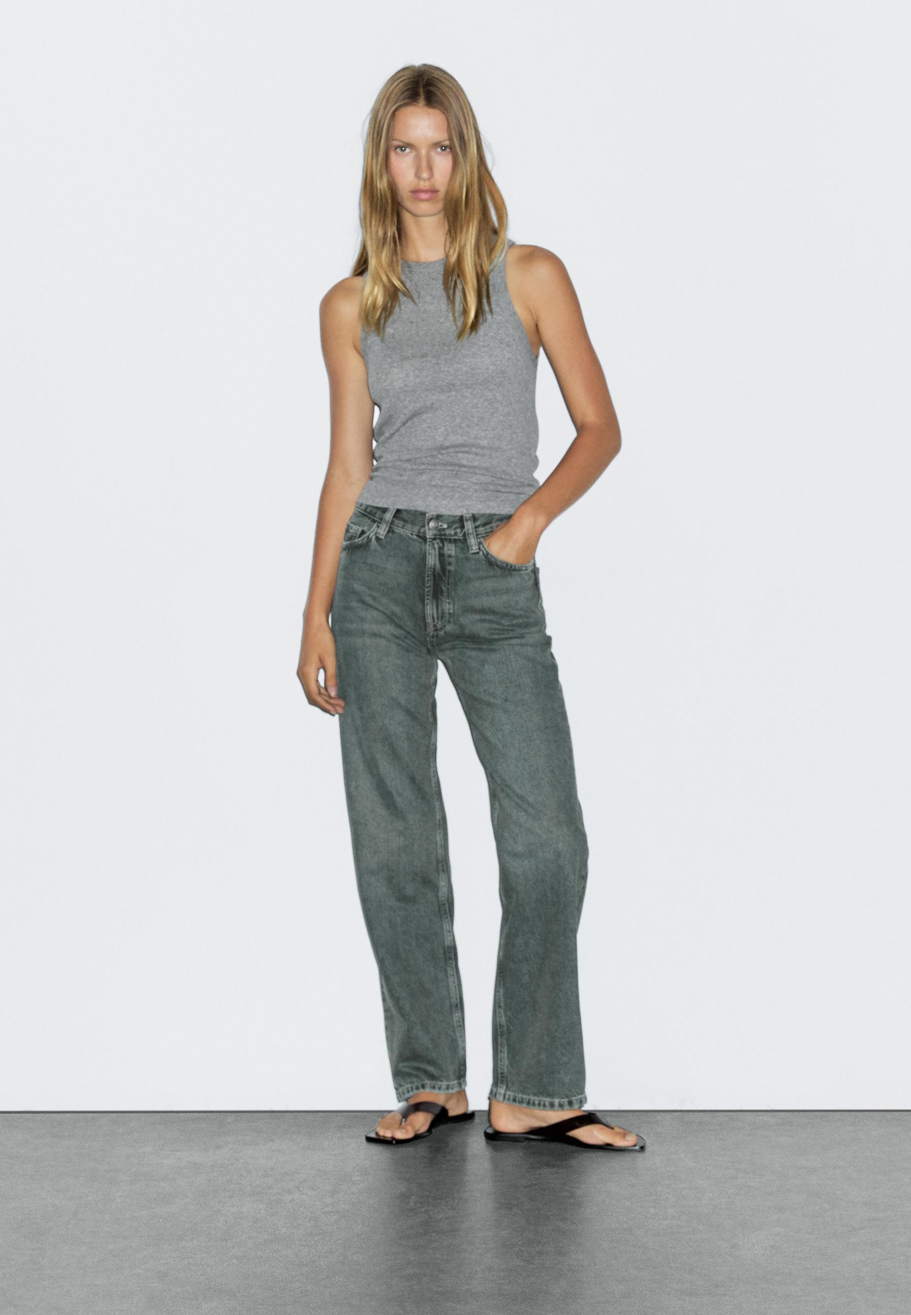 Straight-leg high-waist jeans