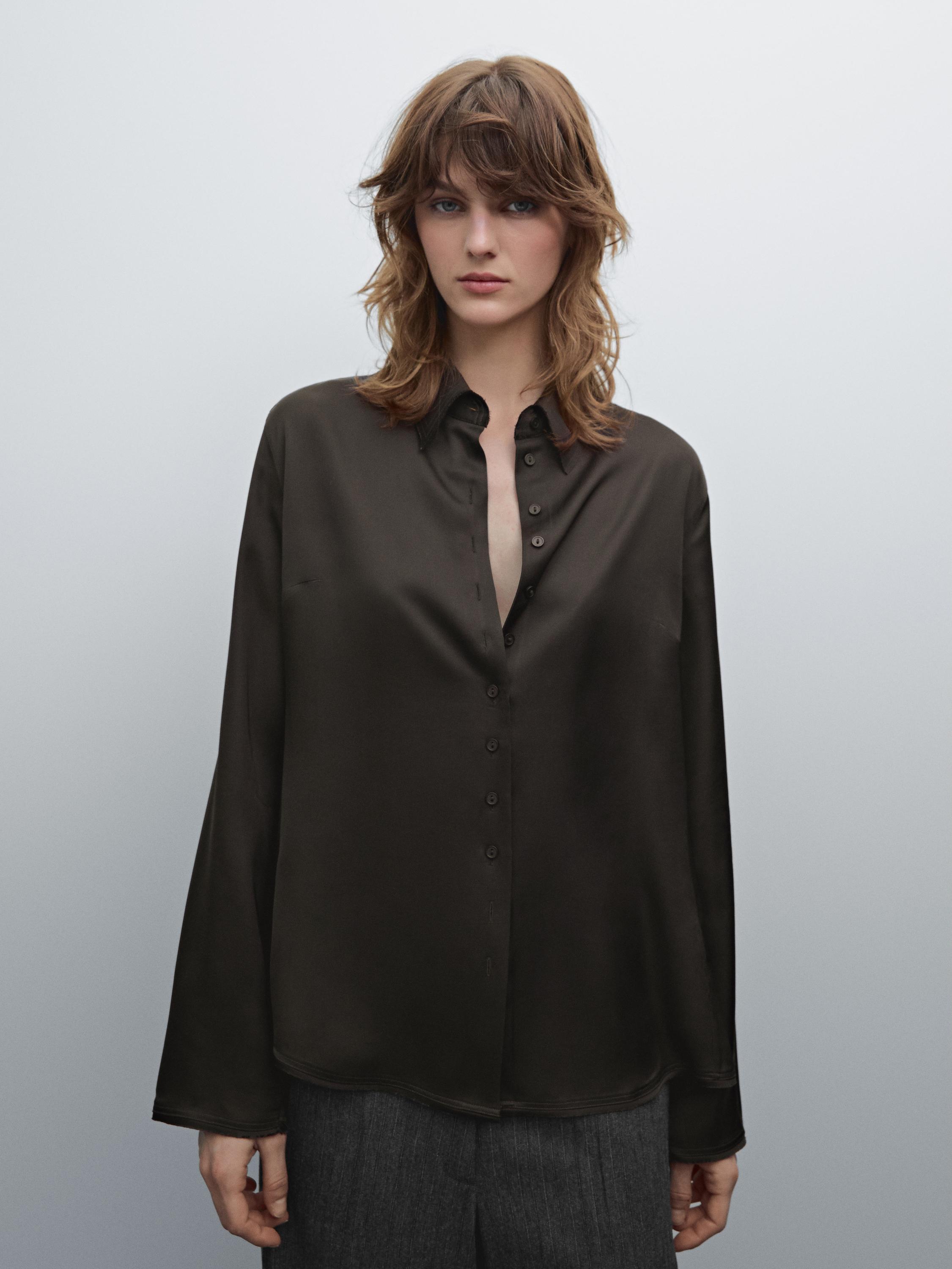 Camisa fluida satinada botoncitos