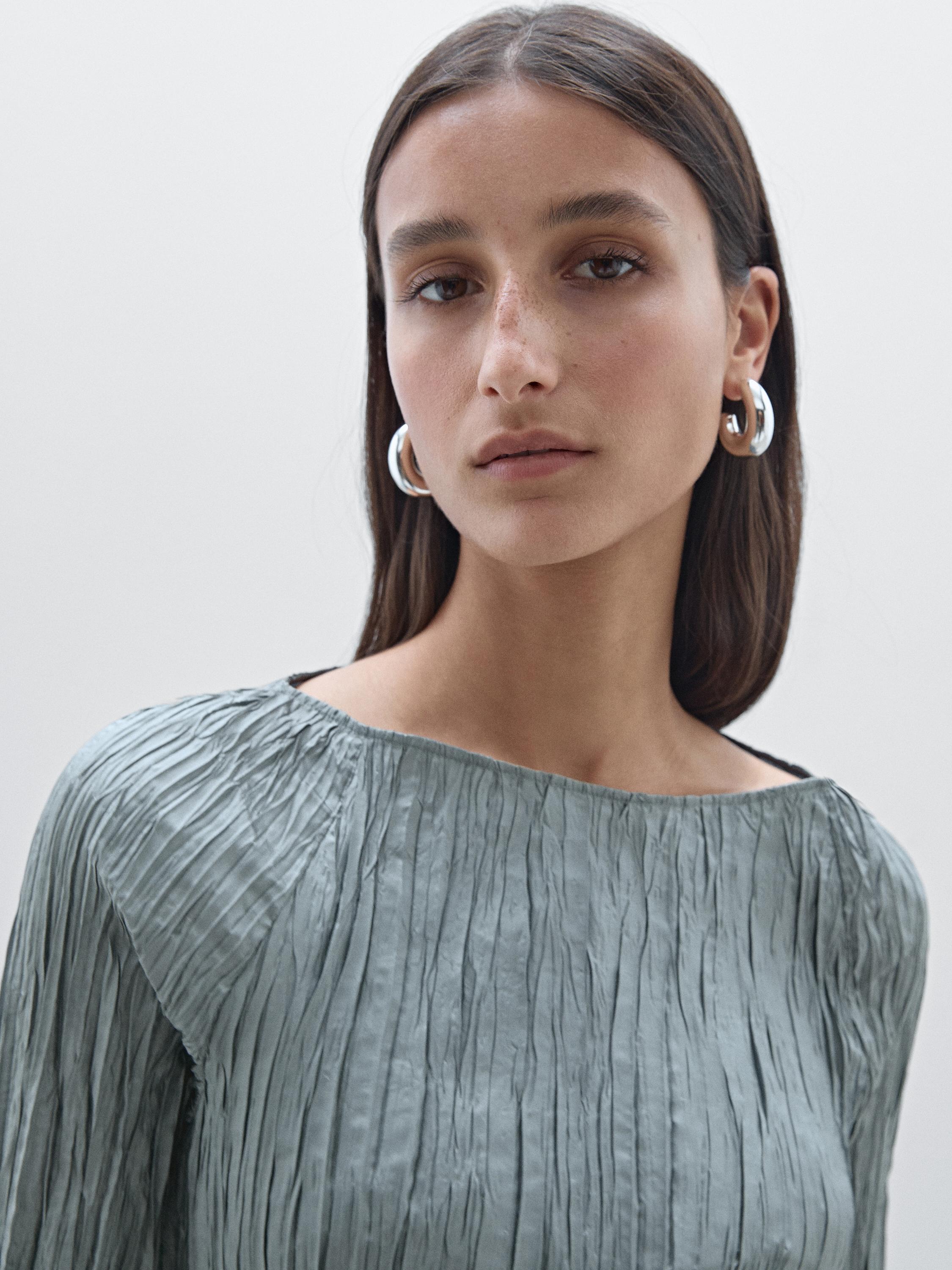 Long sleeve top with crossover fastening
