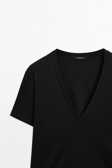 Flowing V-neck T-shirt — BLACK 6