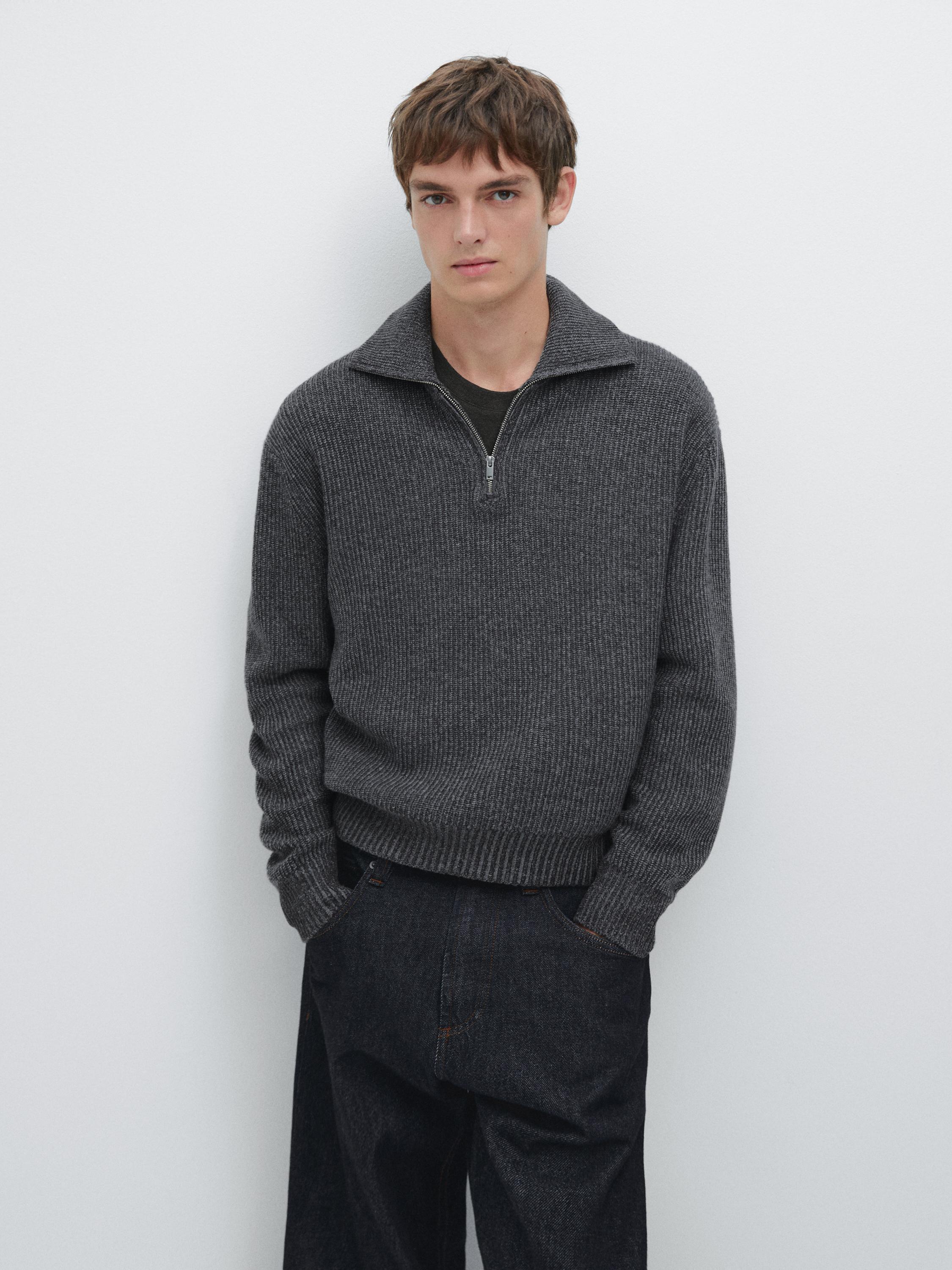 Pleteni pulover podignutog ovratnika s patentnim zatvaračem