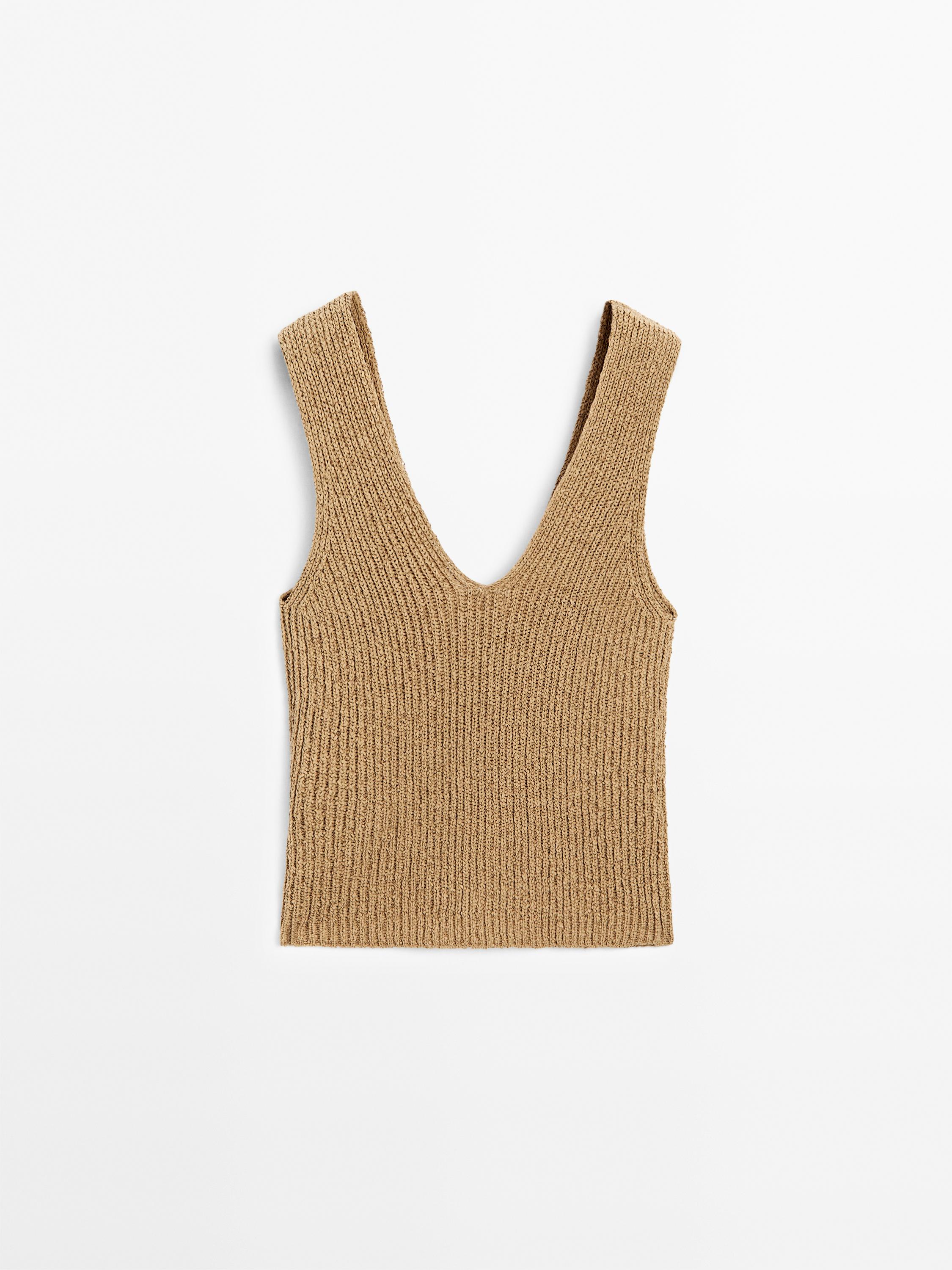 Cotton blend top with floral detail