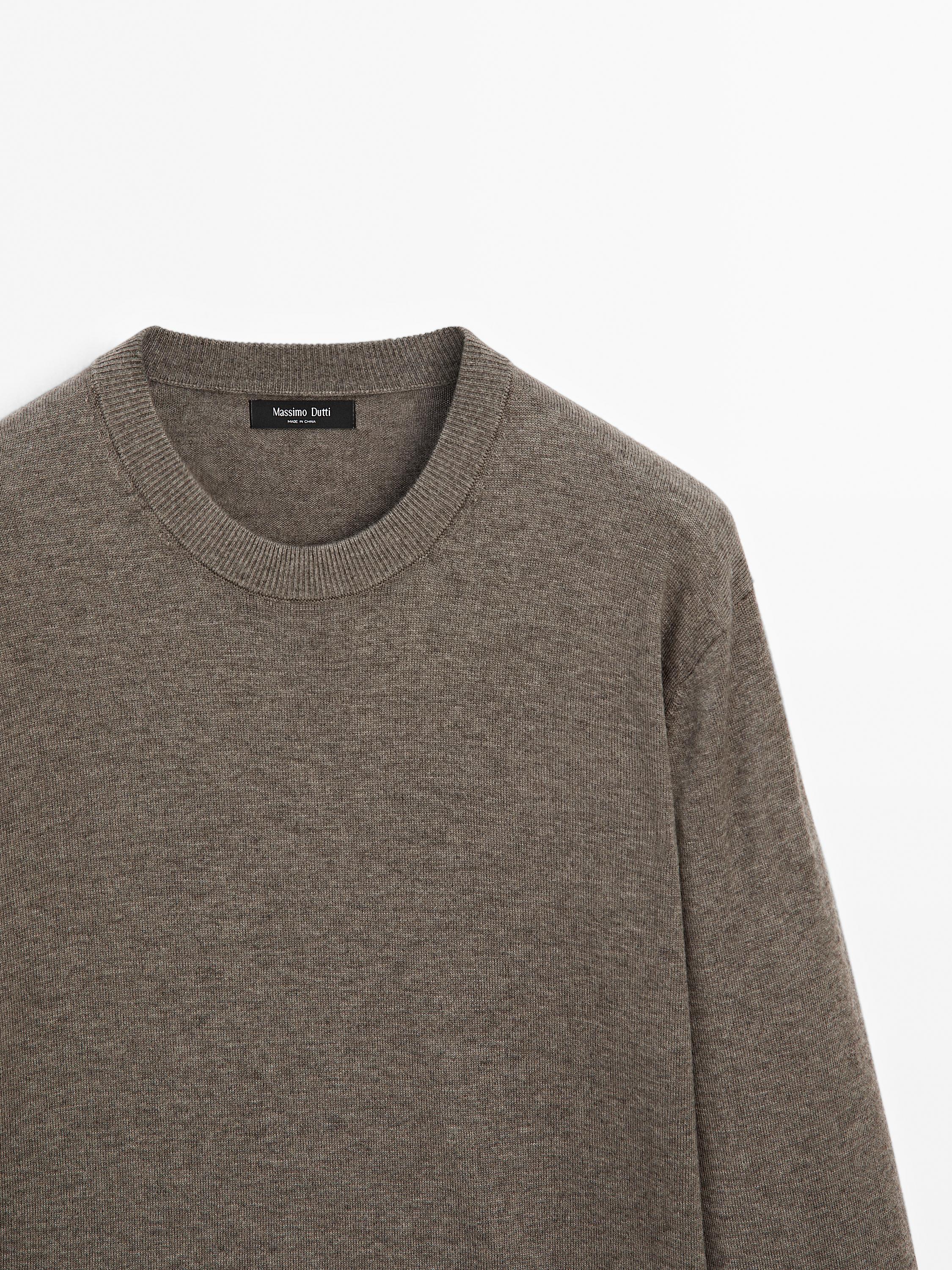 Crew neck knit sweater