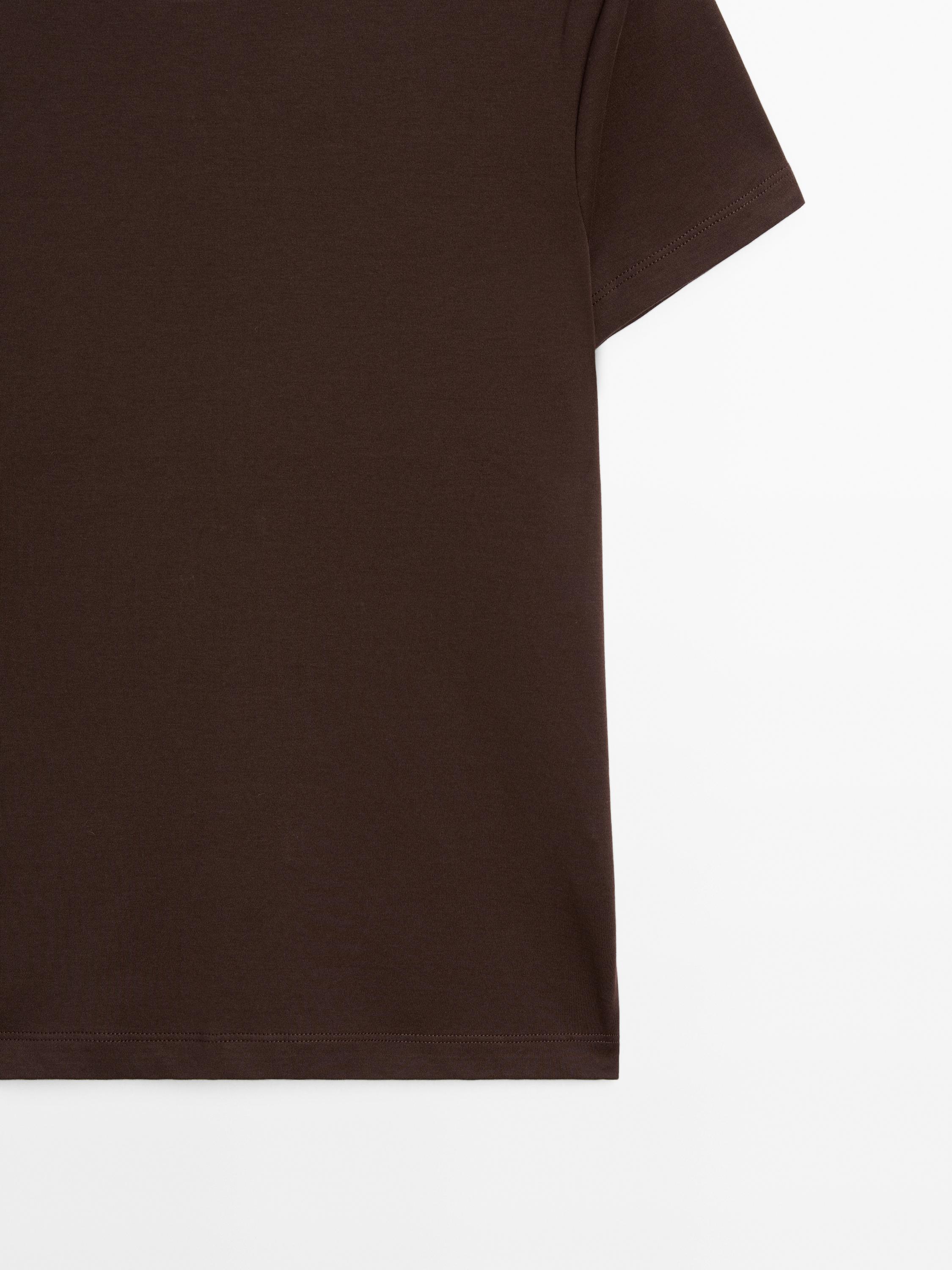 Heavy weight cotton T-shirt with seam detail
