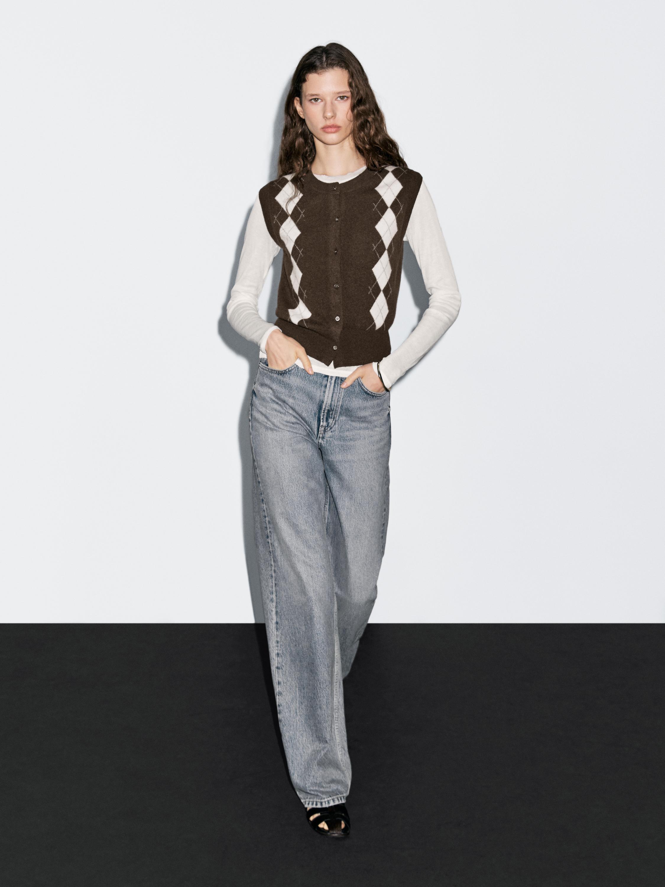 Knit cardigan with diamond detail