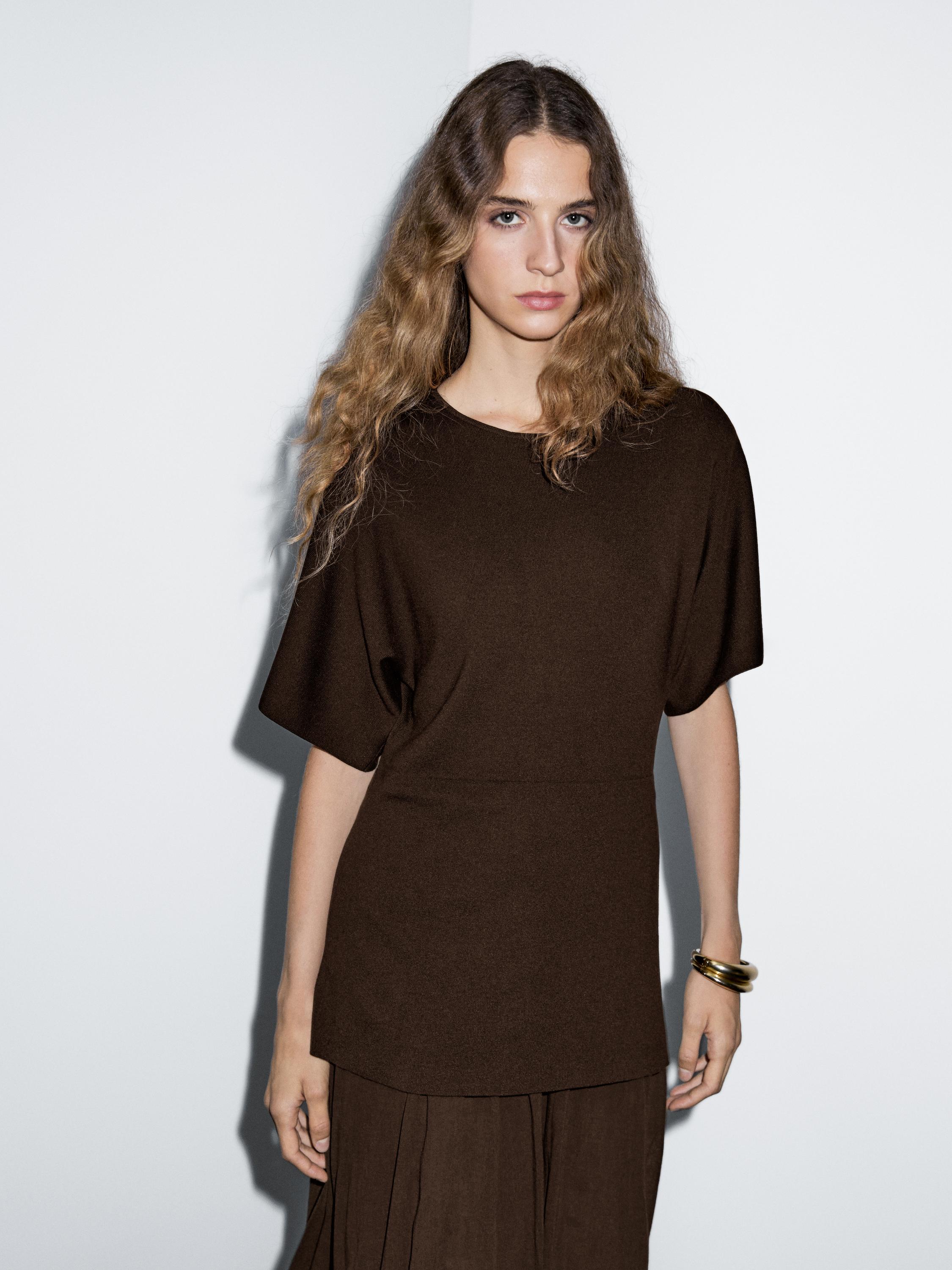 Knit dress with contrast gathered detail