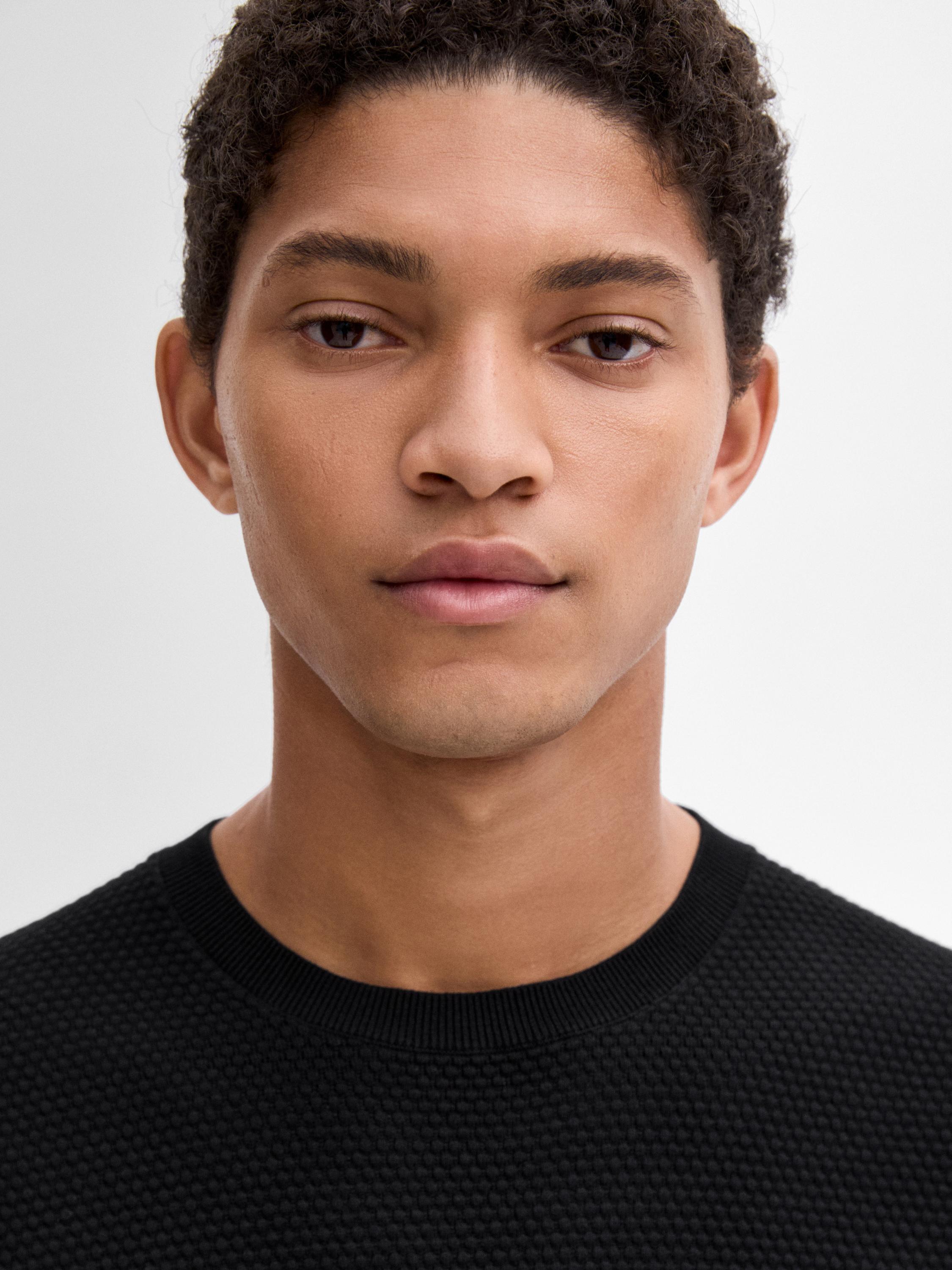 100% cotton textured knit T-shirt