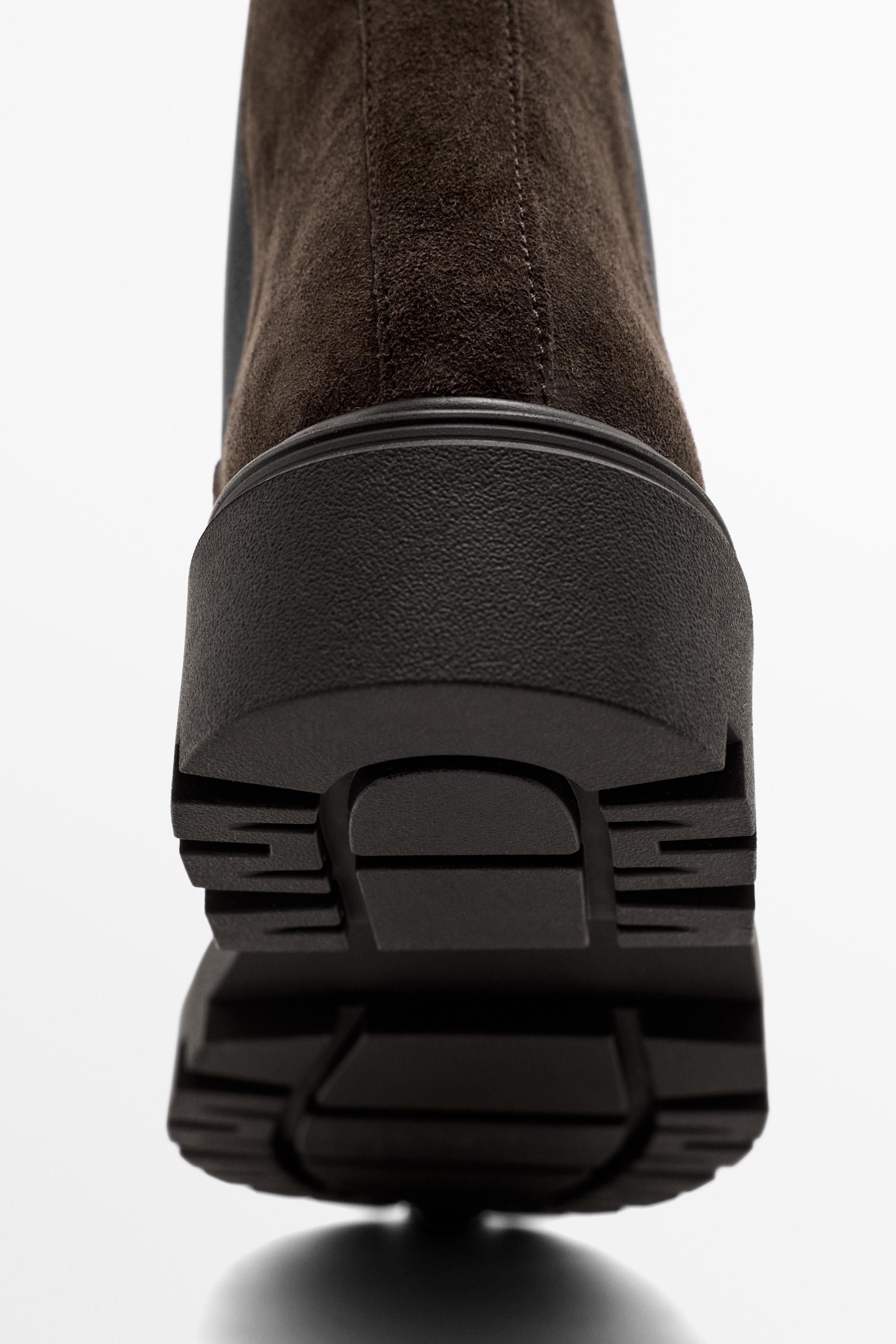 Flat Chelsea boots with track sole — BROWN (alternate view)