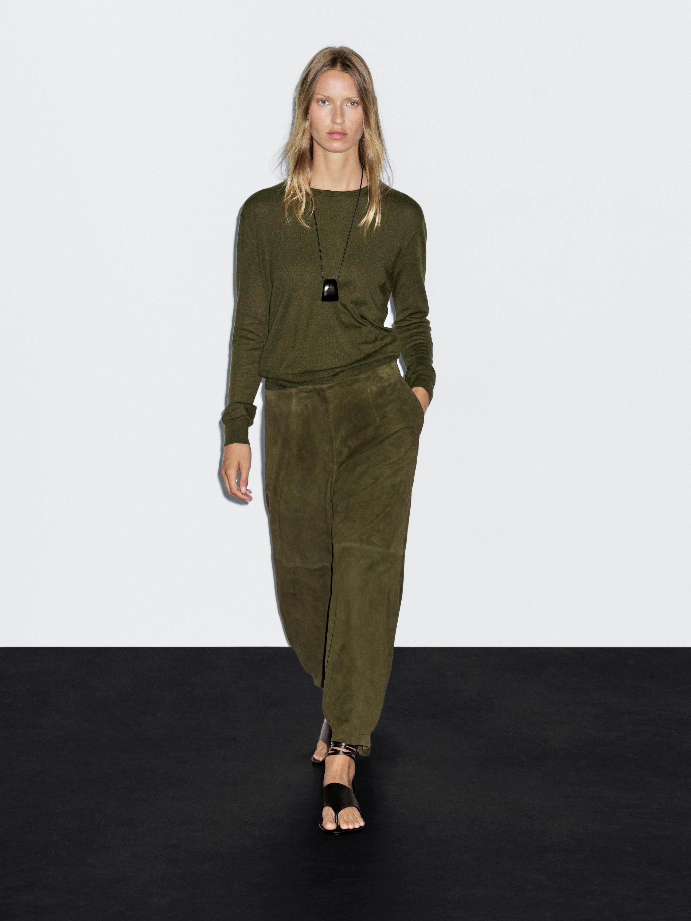 Wool blend knit sweater with crew neck