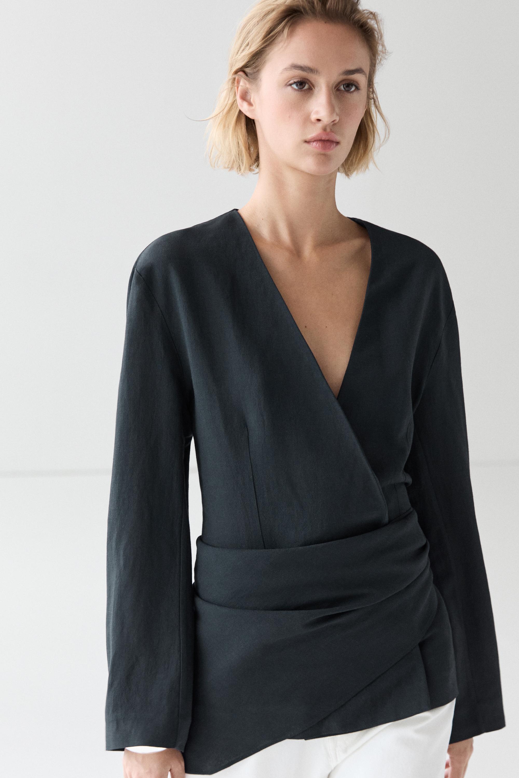 Lightweight kimono with sash detail — DEEP BLUE