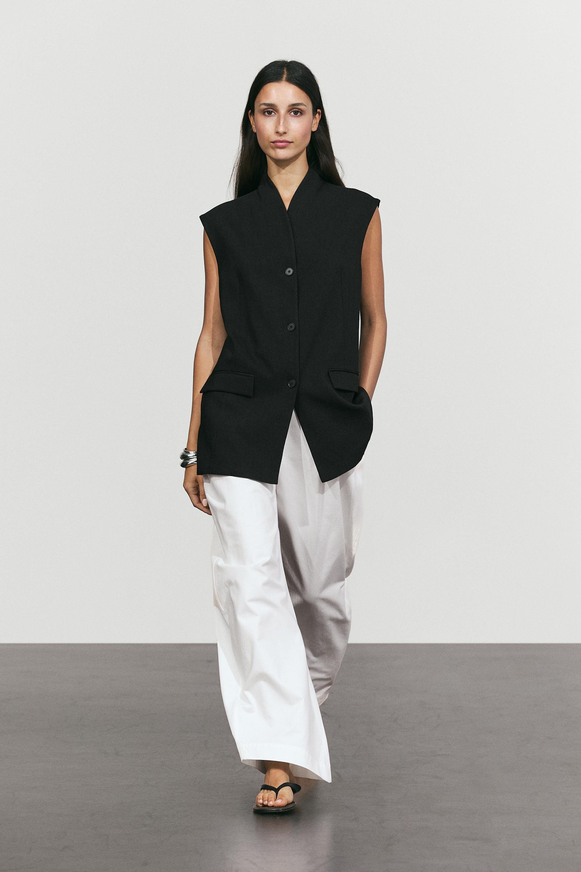 High-neck vest — BLACK