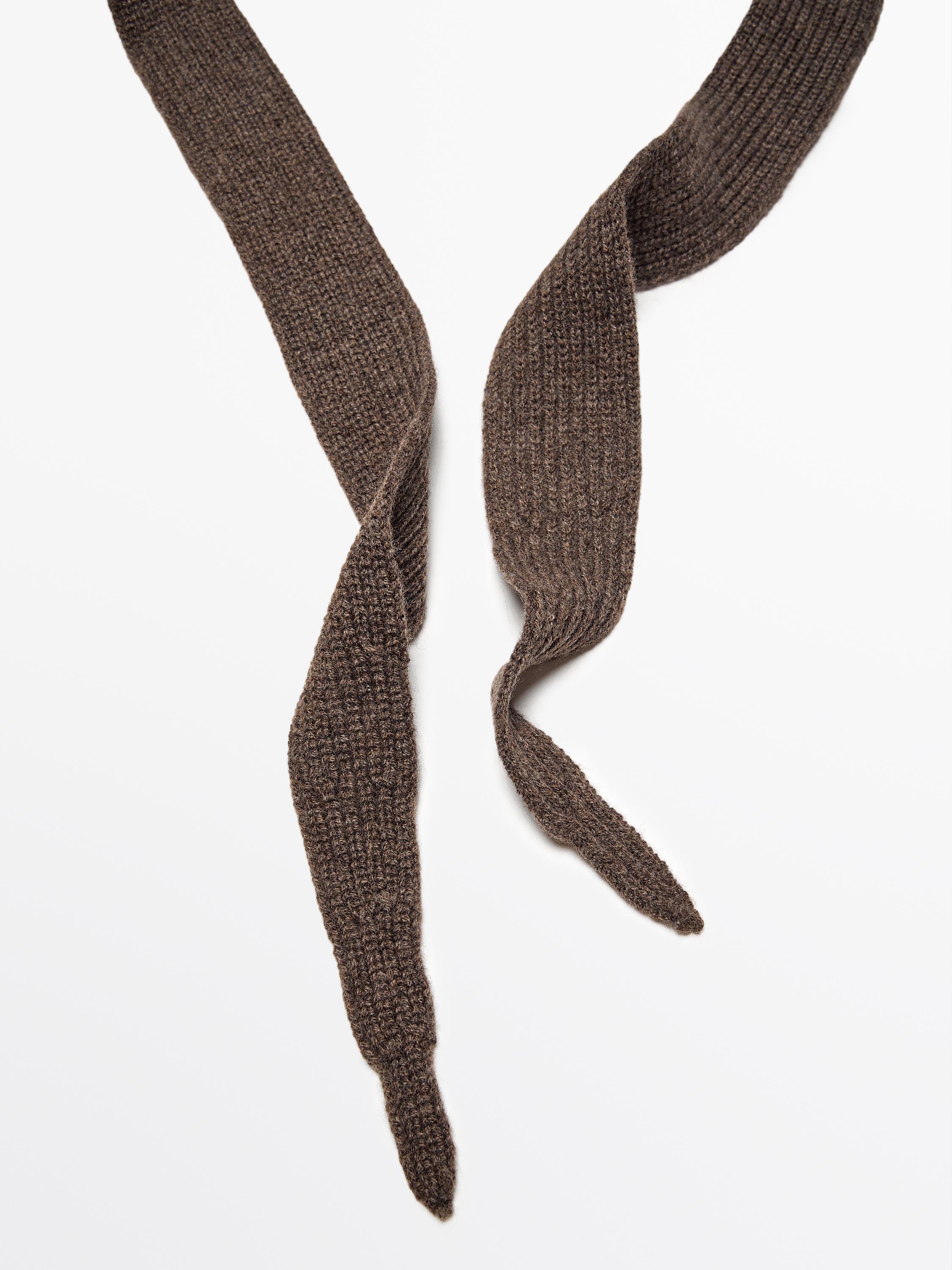 Knit hood with tie