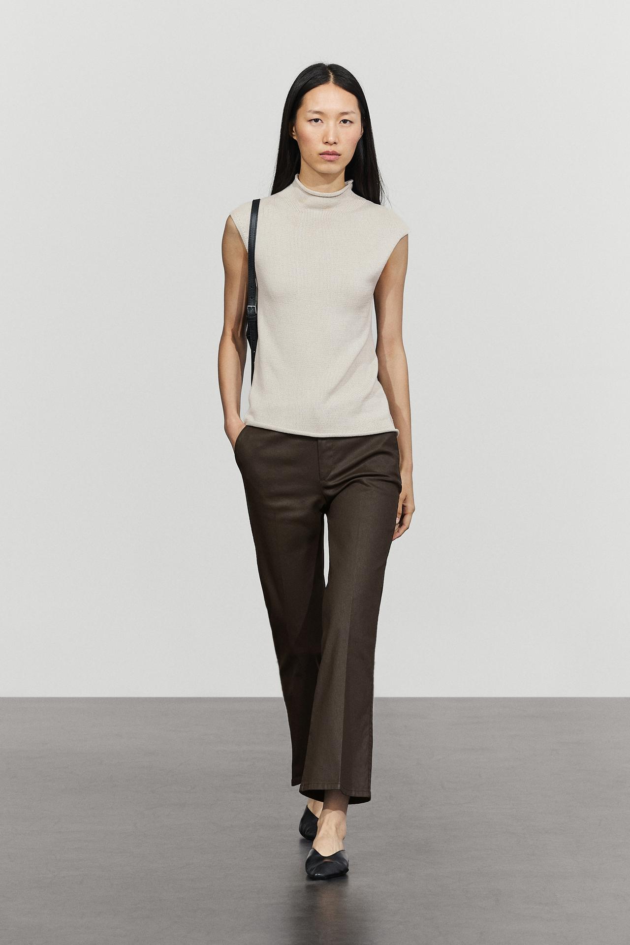 Rubberised cropped flare pants — BROWN
