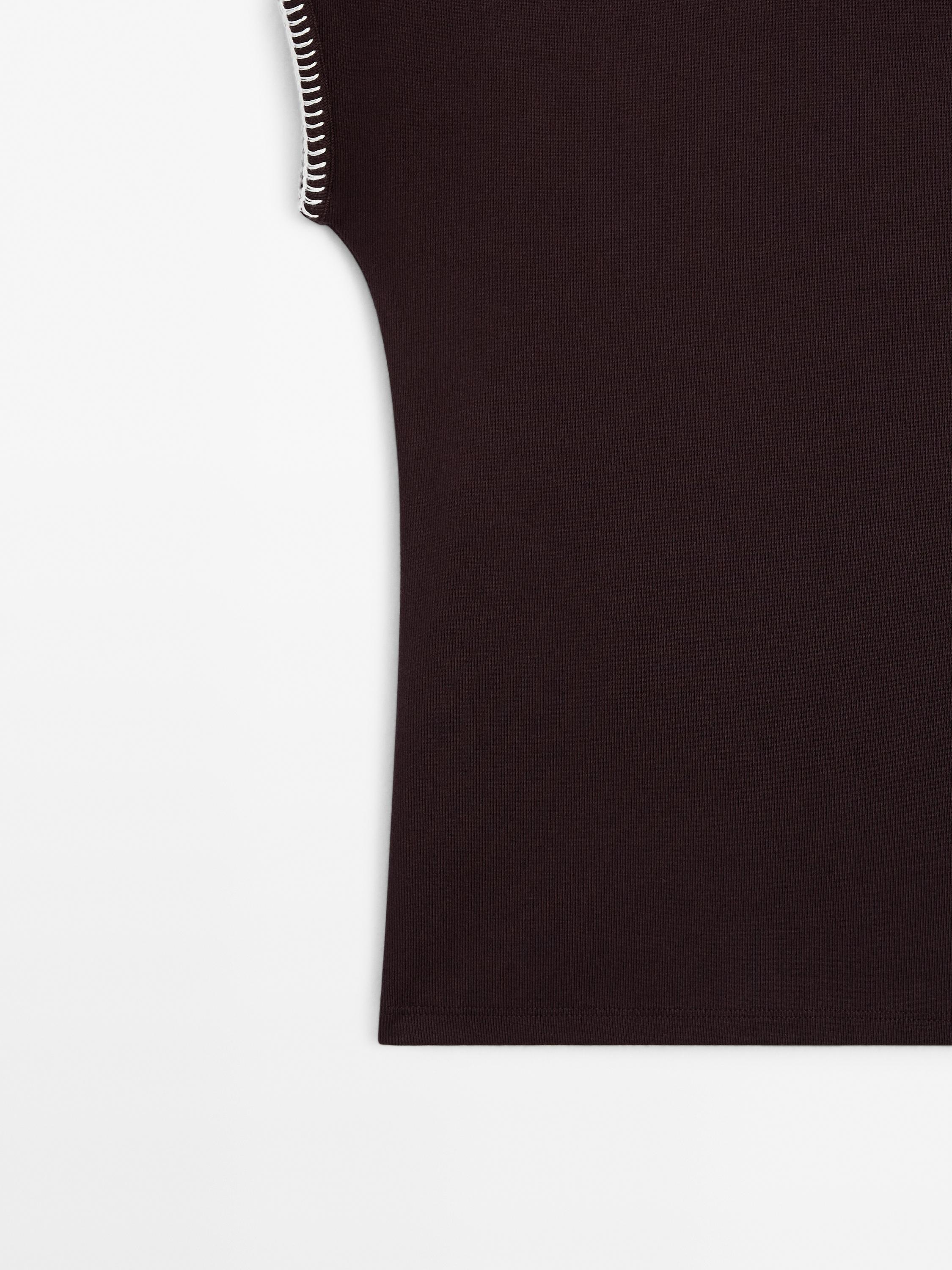T-shirt with contrasting detail