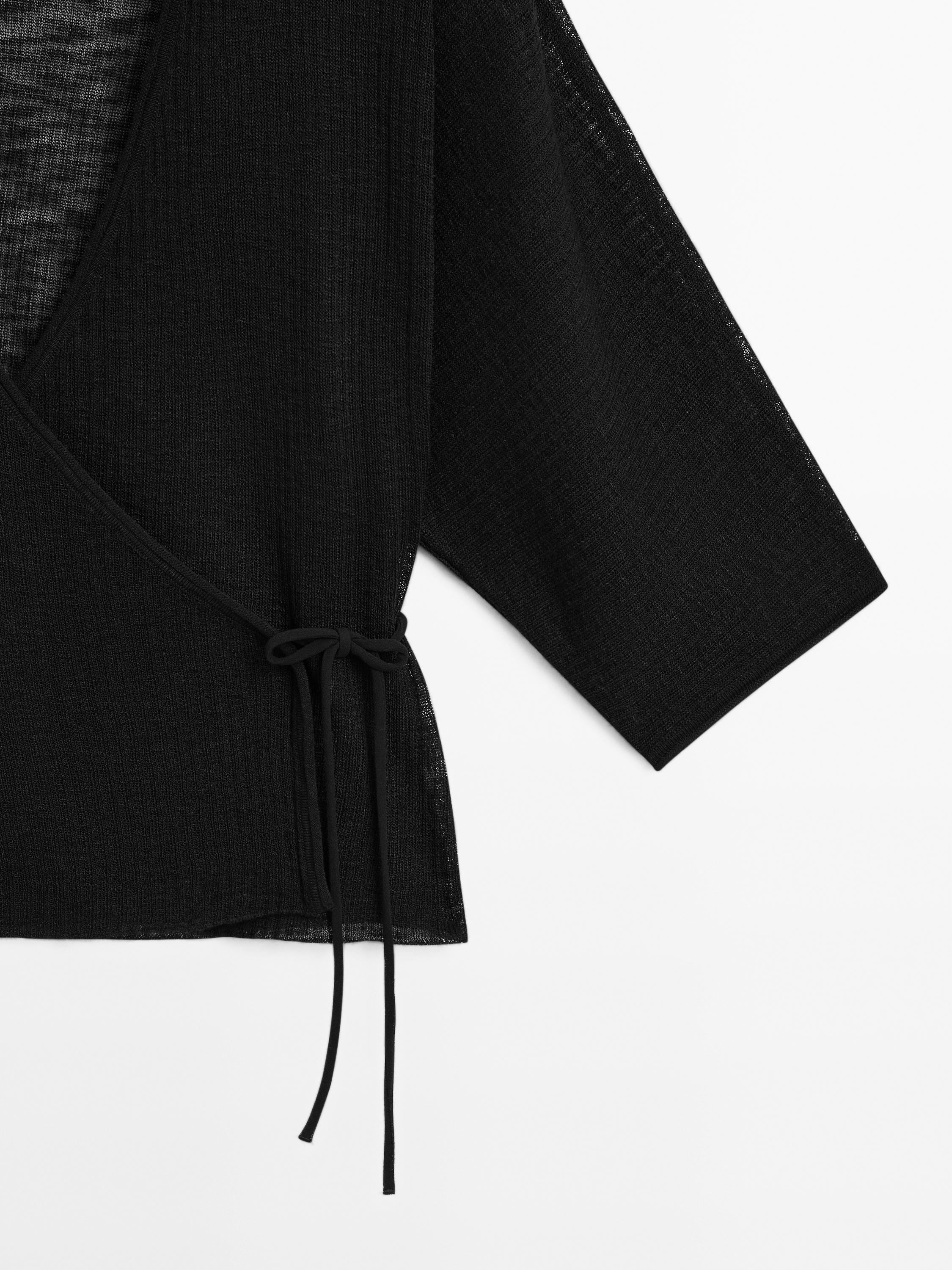 Flowing kimono with tie detail